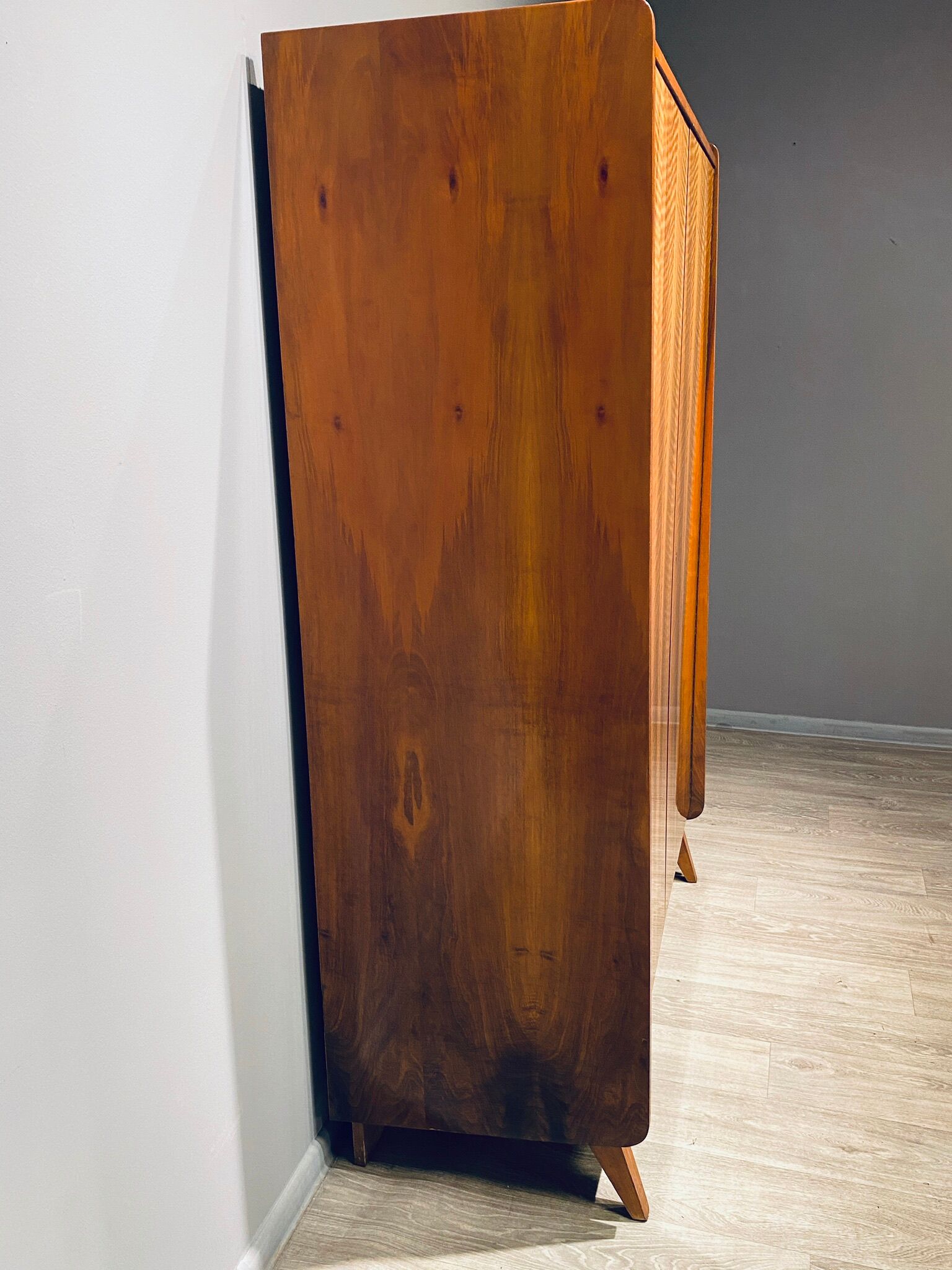 Armoire deux portes Bernie Tatra vintage 60