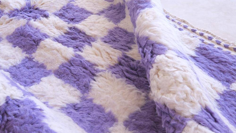 Purple and white checkered rug - 253 x 209 cm