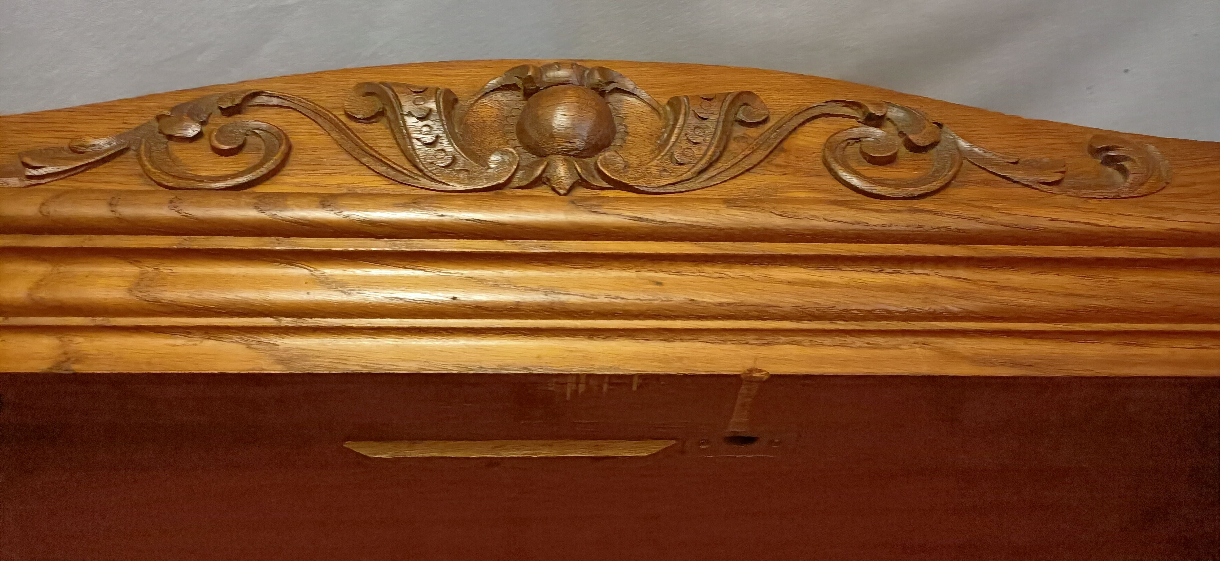 2-door old mirror cabinet