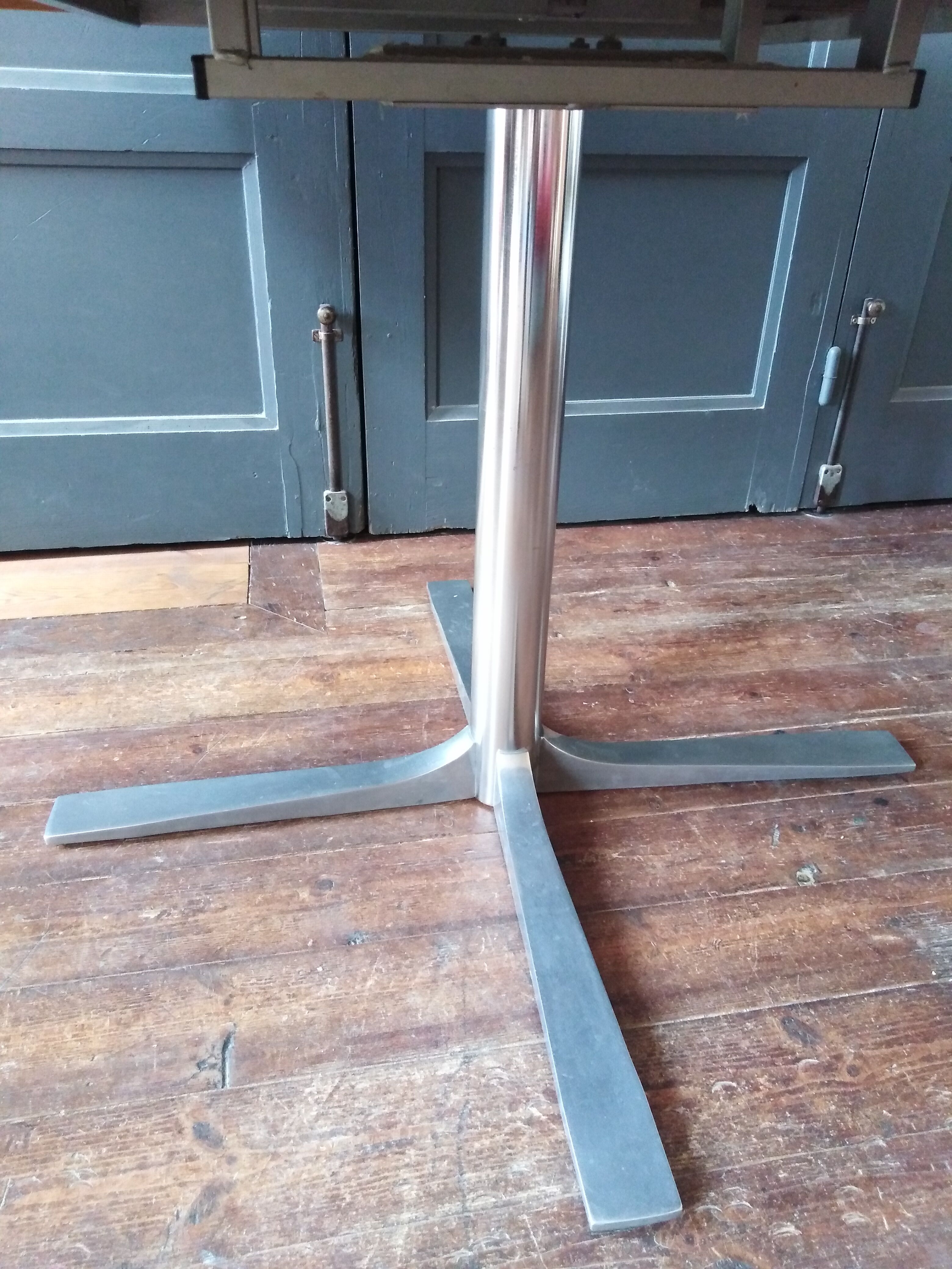 Vintage round table with extensions 1970