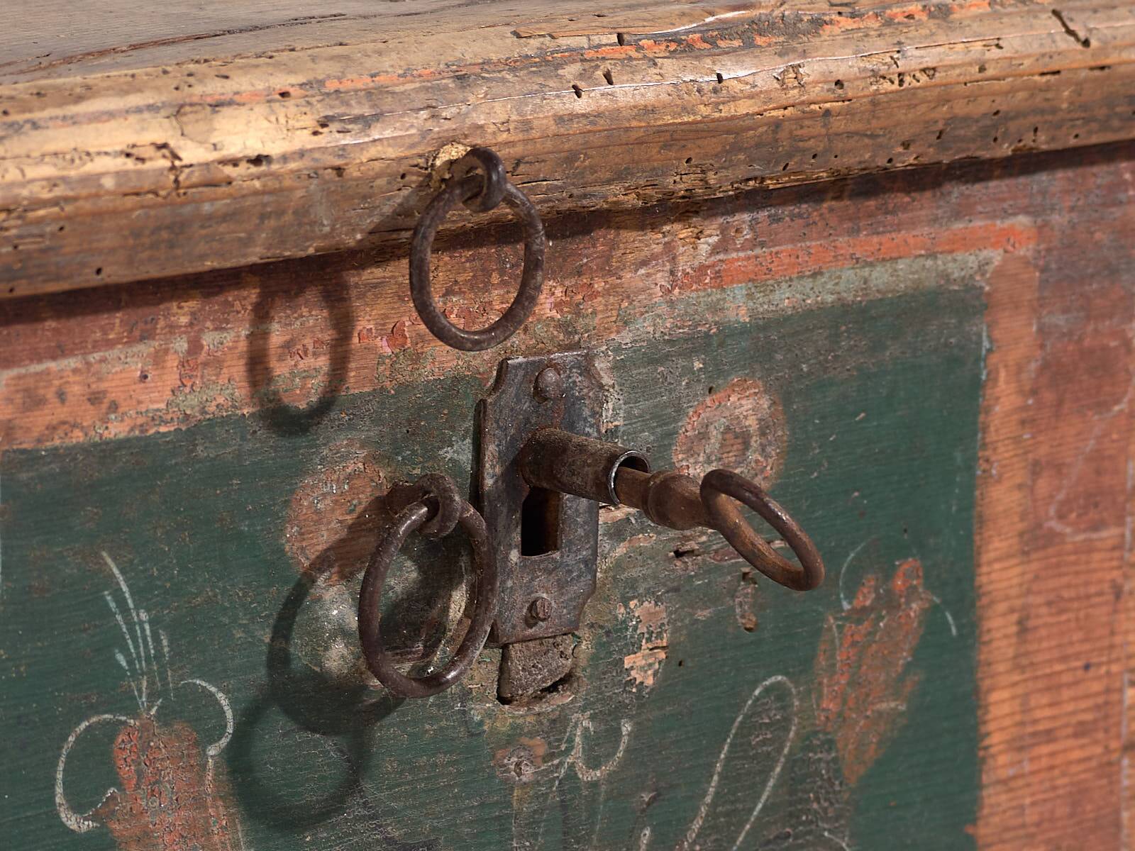 Antique trunk with floral motifs (c.1920) #24