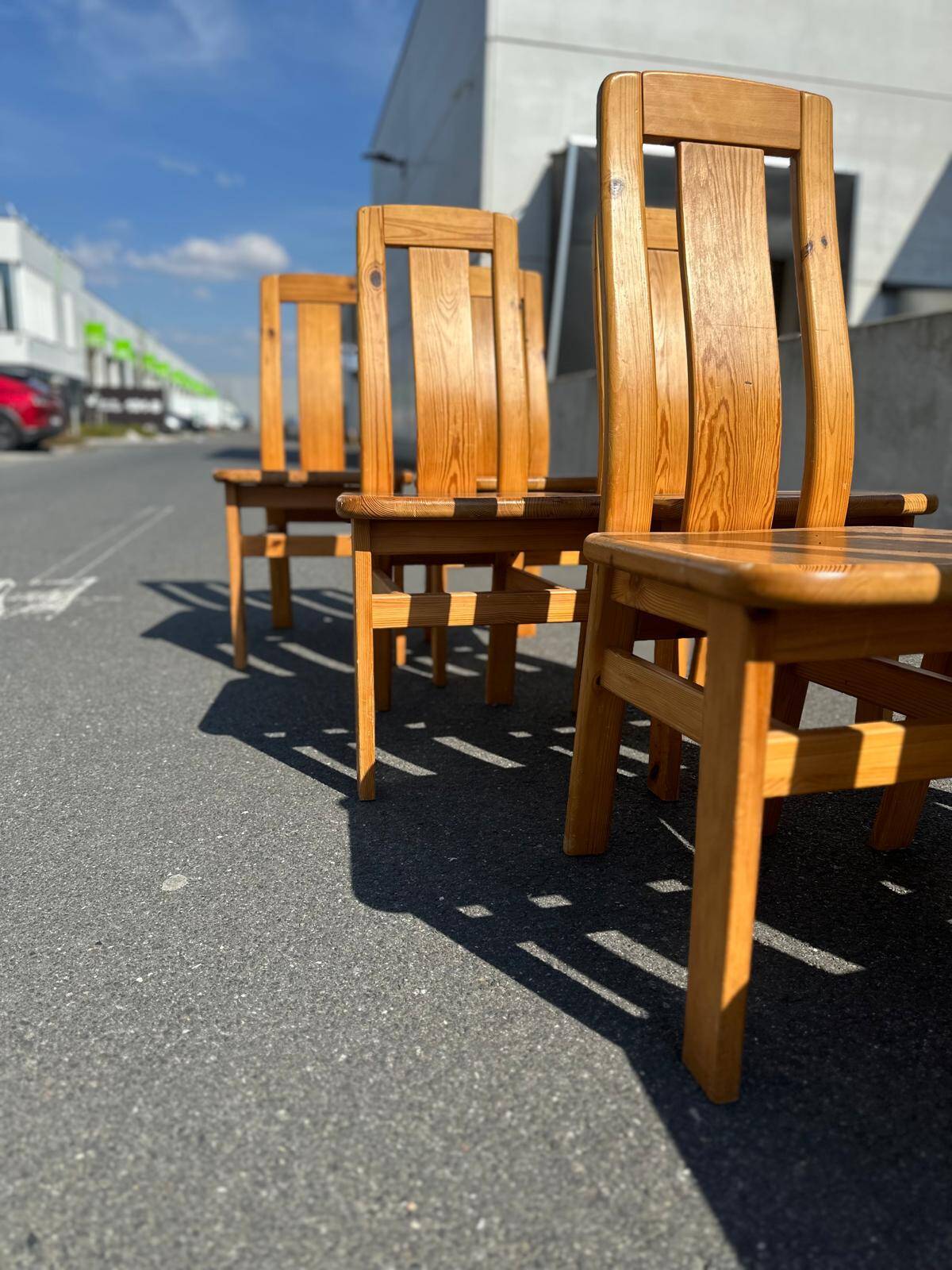 8 brutalist pine chairs, 1970s