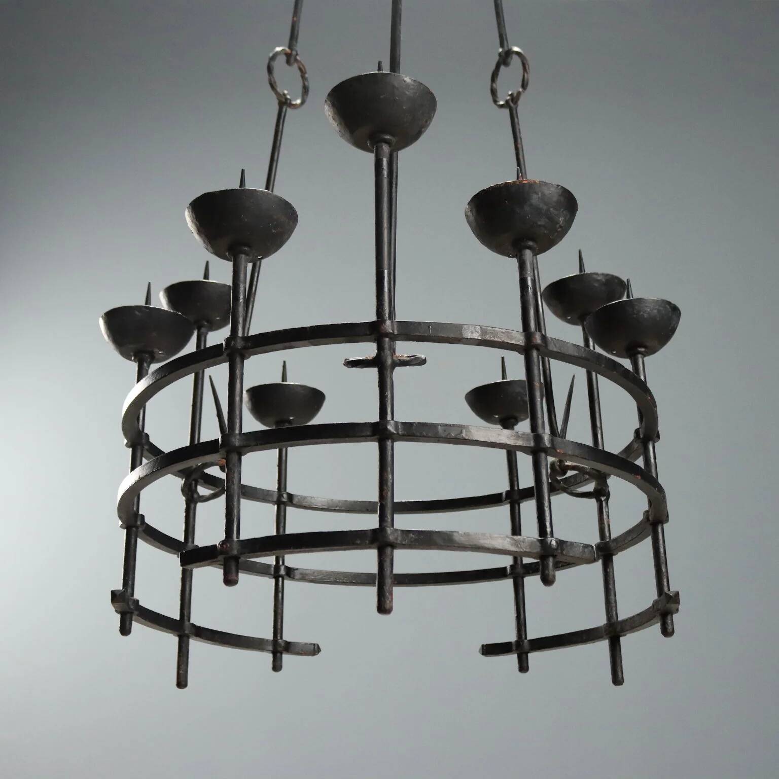 Lustre en fer forgé par Alberto Gerardi