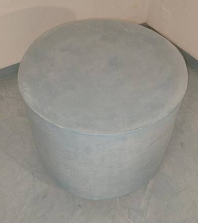Pastel blue cylindrical coffee table "Tambour" – Artisan design.