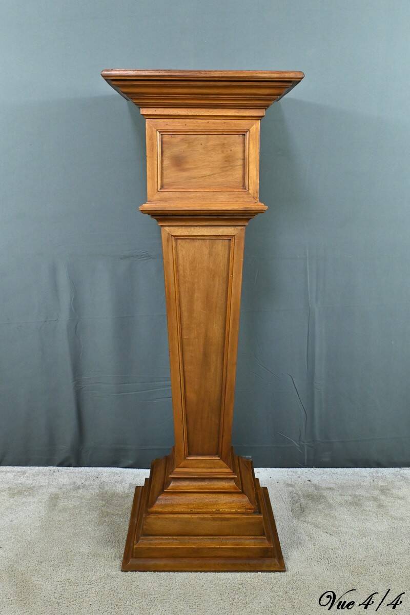 Important walnut column gain – Early 20th century
