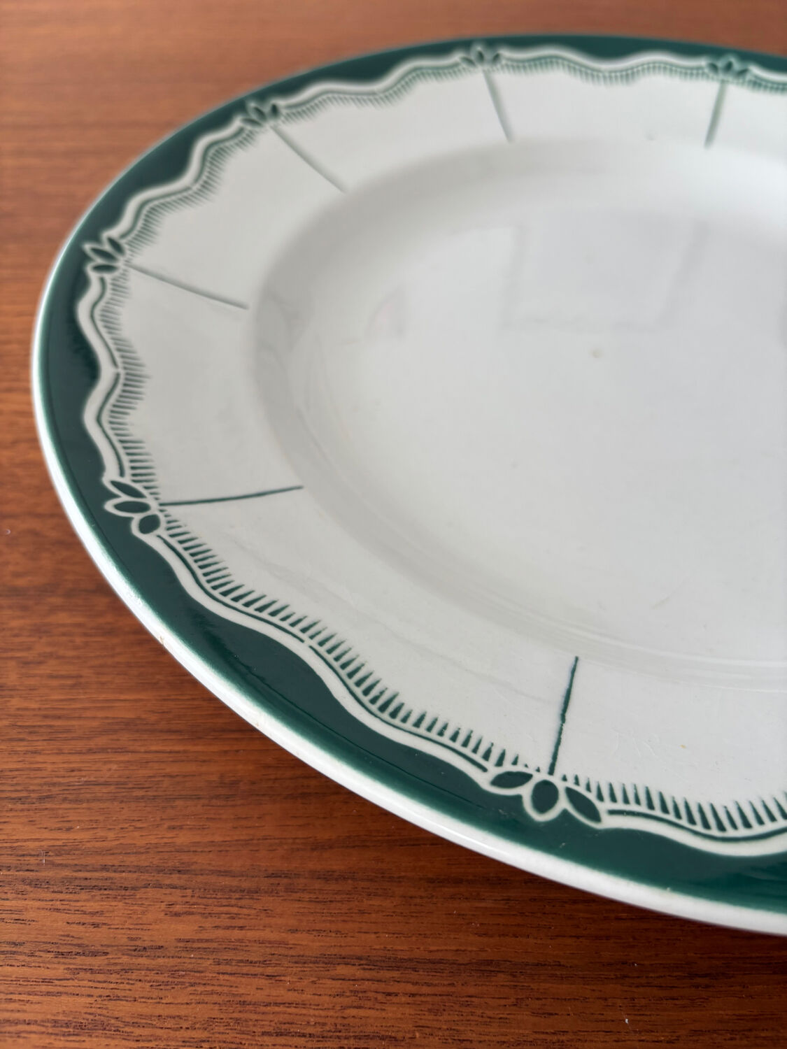 Round plate Digoin Sarreguemines Pascal green – vintage serving plate