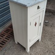 Meuble parisien en bois peint