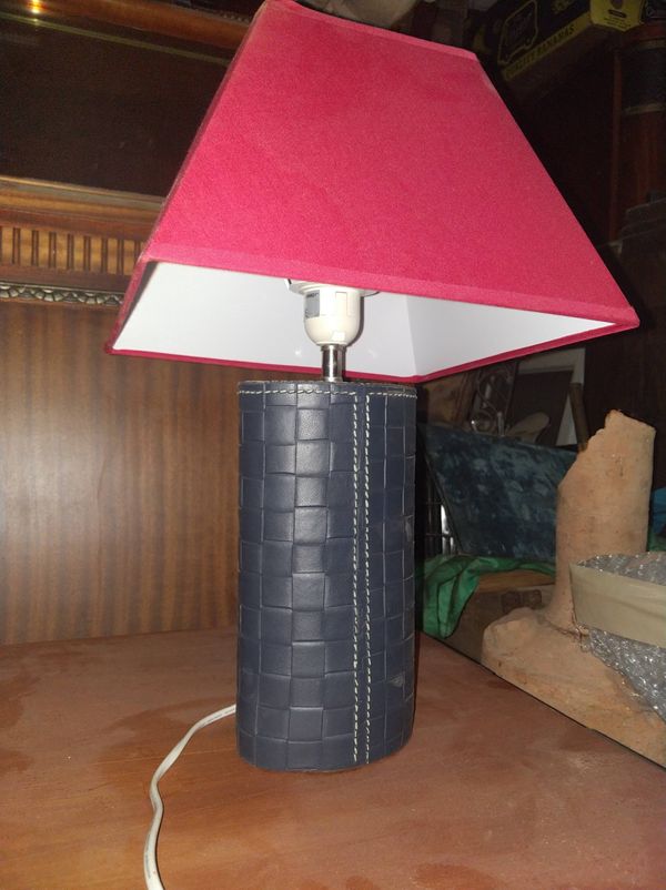 Lampe ovoïde gainée de cuir bleu tressé et couture Sellier