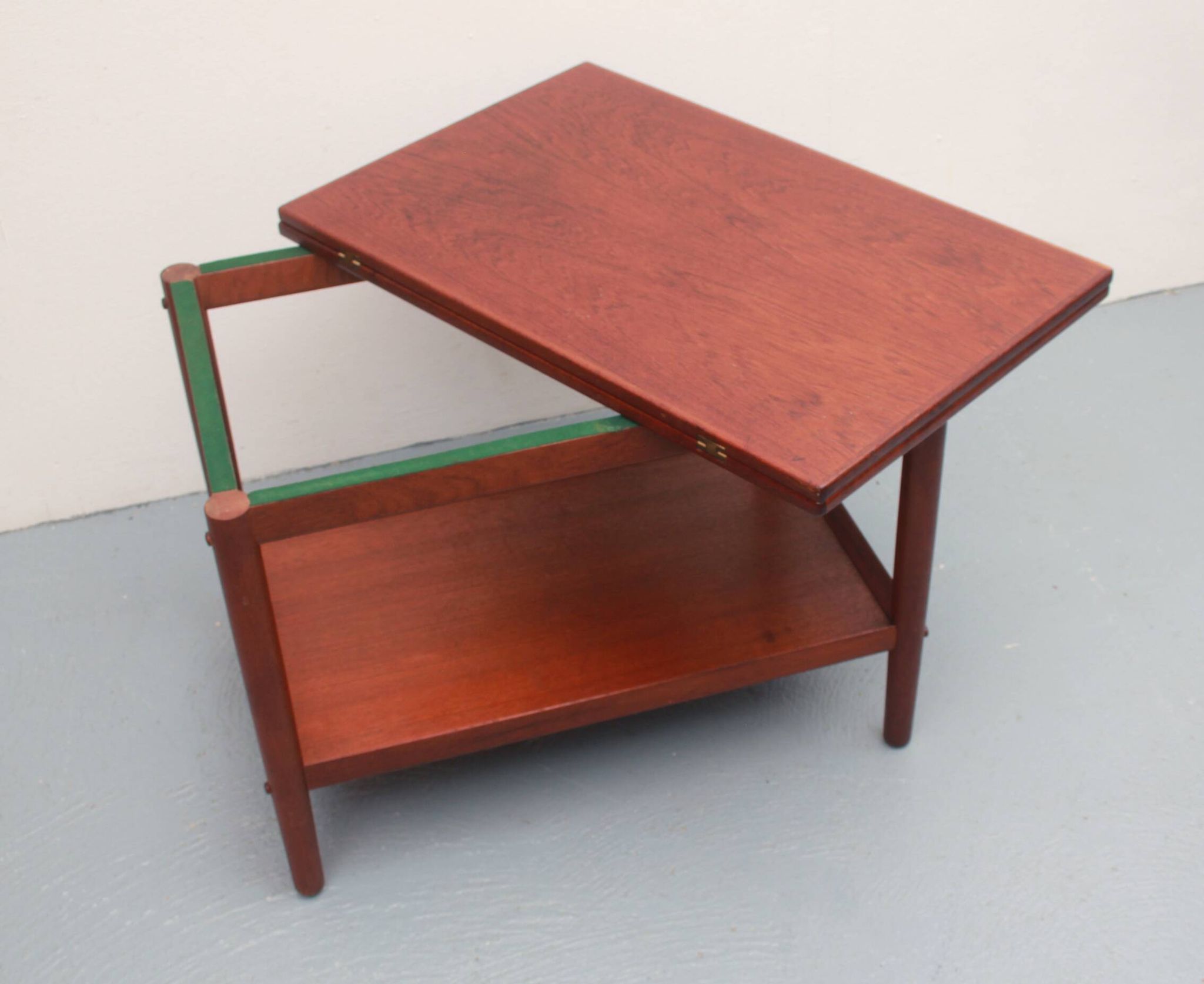 Table d'appoint Grete Jalk des années 1960 pour Jeppesen en teck