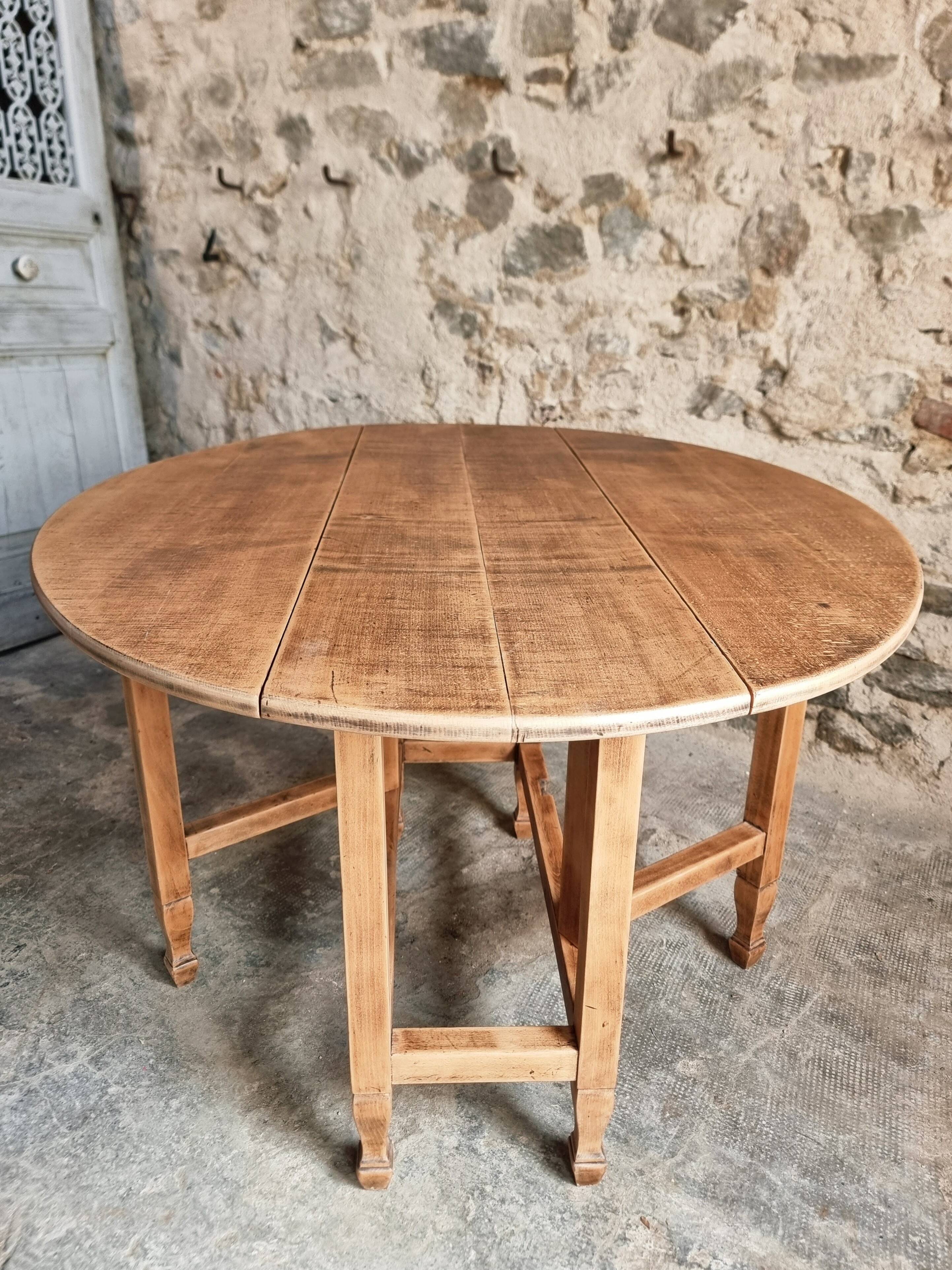 Vintage French drop-leaf table – Oval dining table, circa 1930–1950