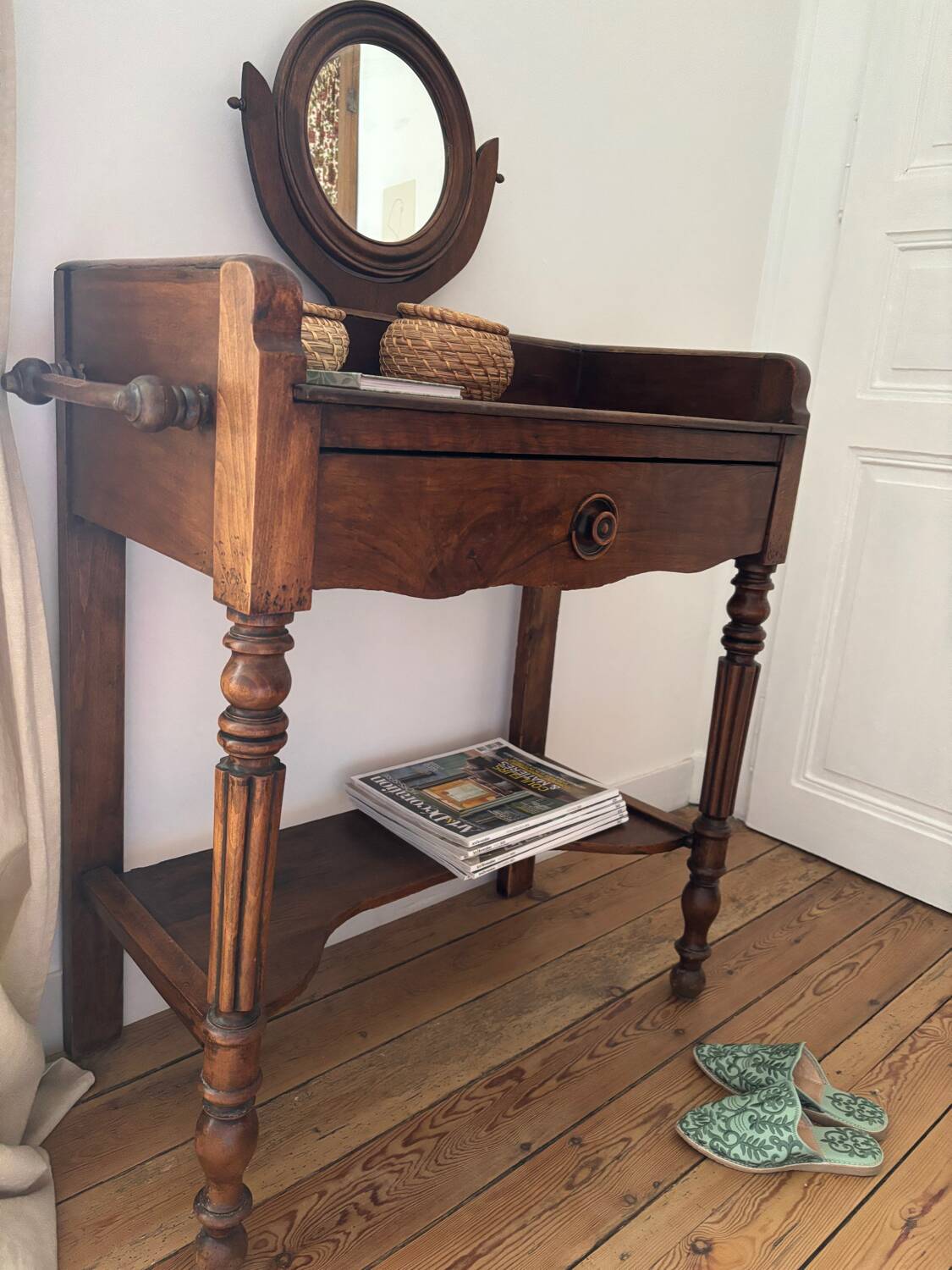 Antique hairdresser