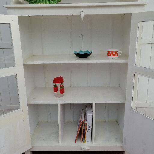 Small dresser/wardrobe