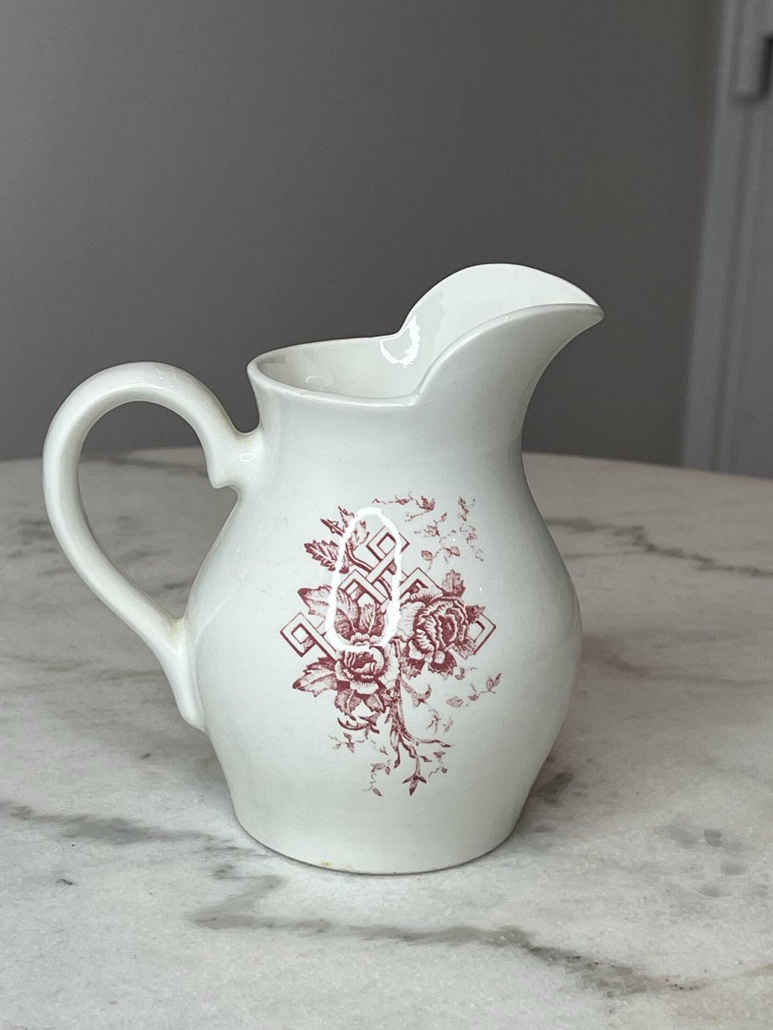 Pot à lait Sarreguemines décor rose rouge