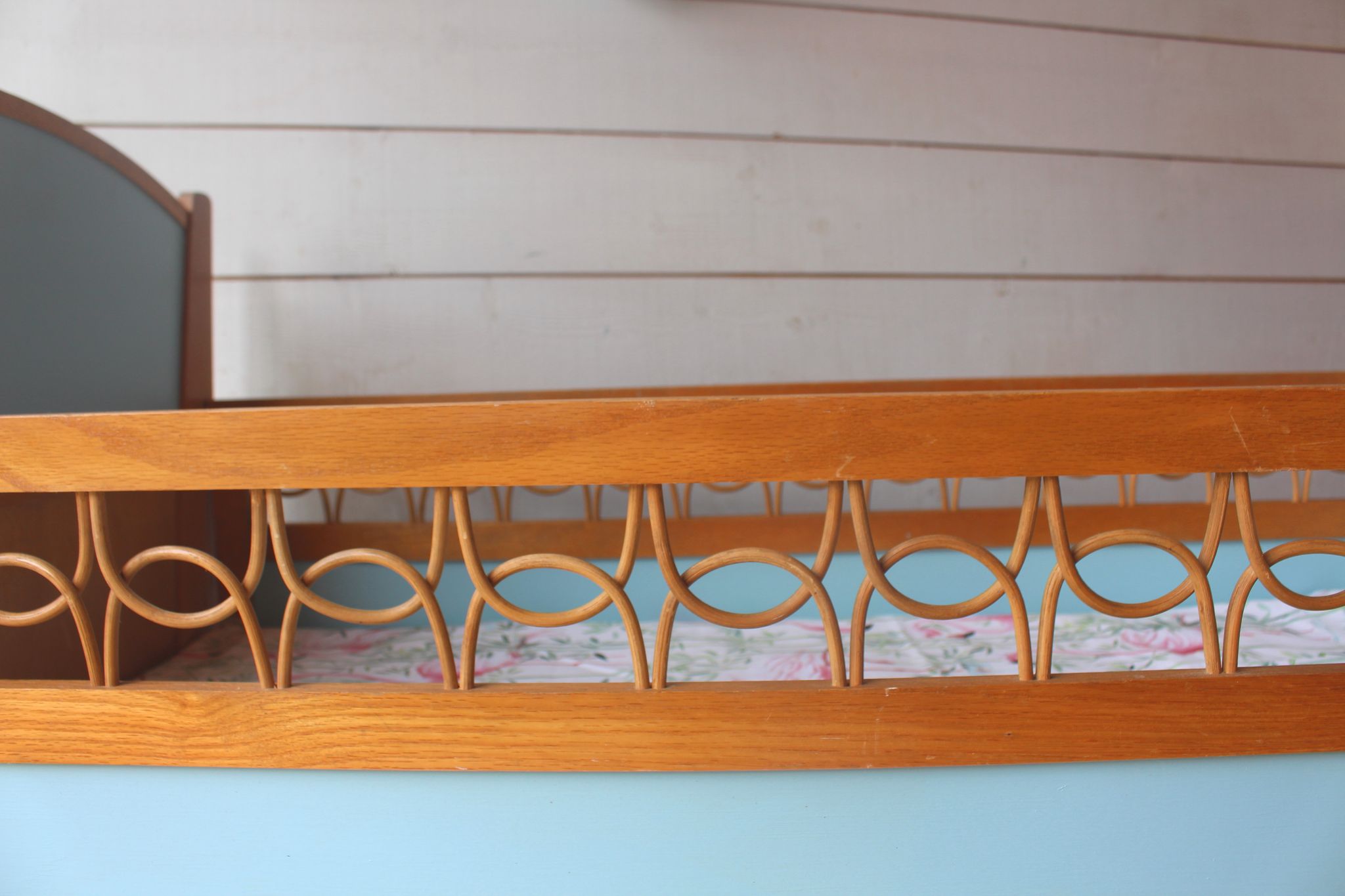 Bed baby/child of the 50s in wood and rattan