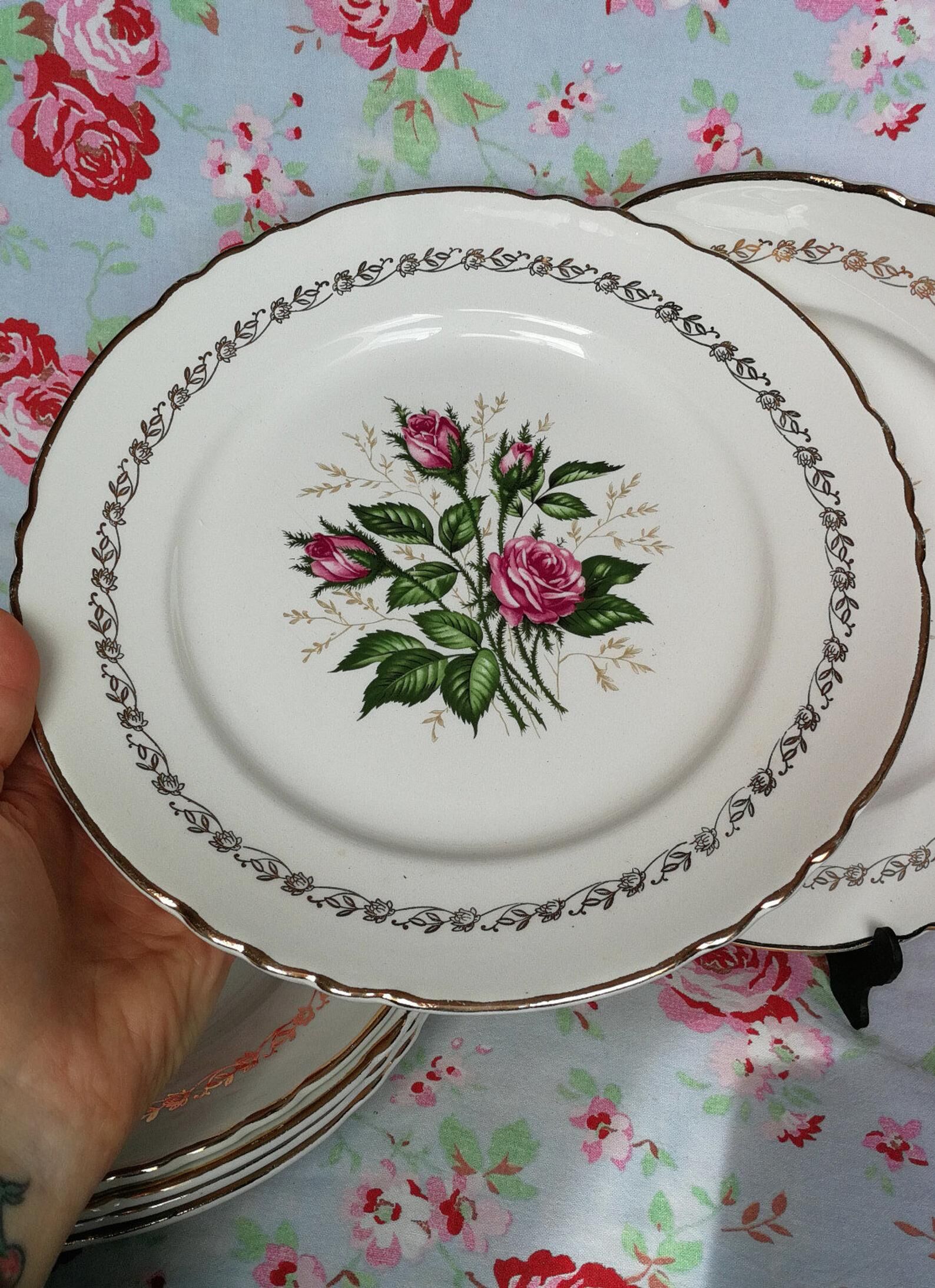 6 plates flowers and golden contour, Moulin des Loups