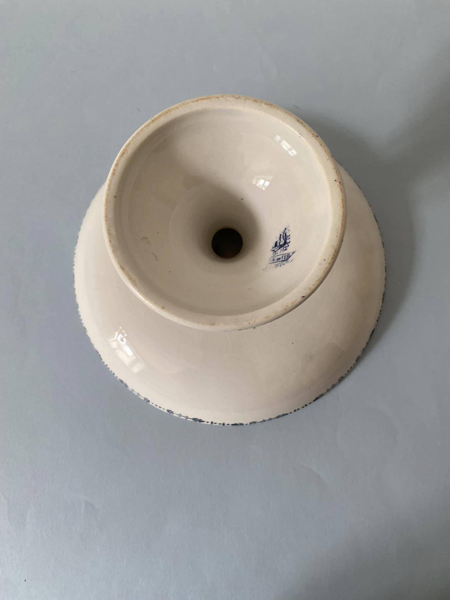 Ancien compotier en porcelaine opaque de Gien Terre de Fer, Modèle Étrusque