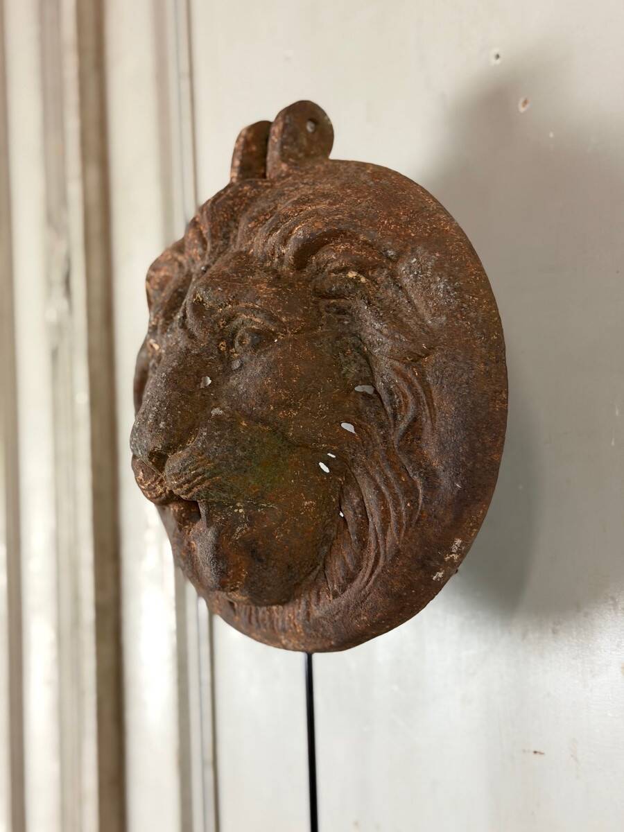 Three cast-iron and terracotta façade decoration lions, around 1880.