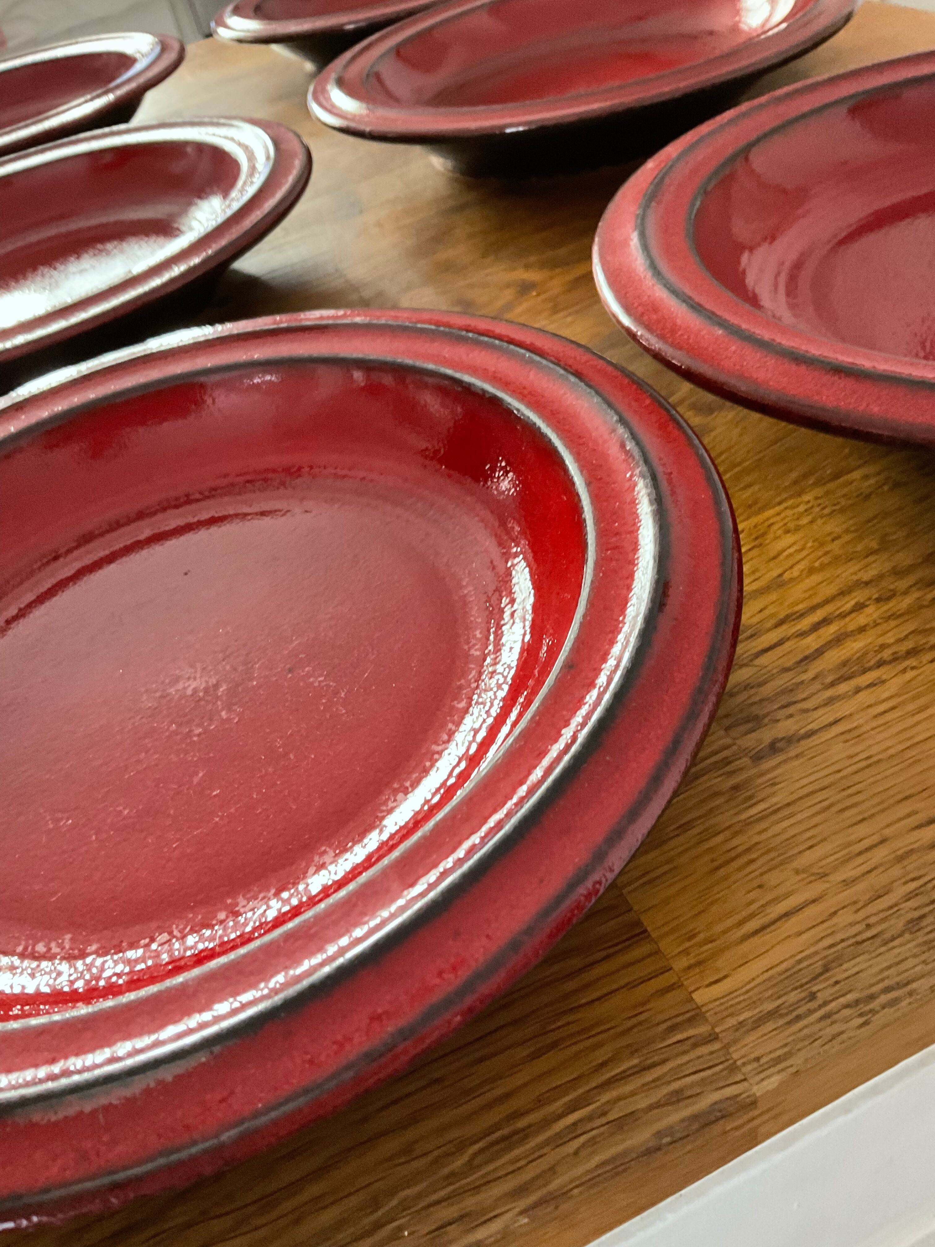 6 assiettes en grès rouge vintage