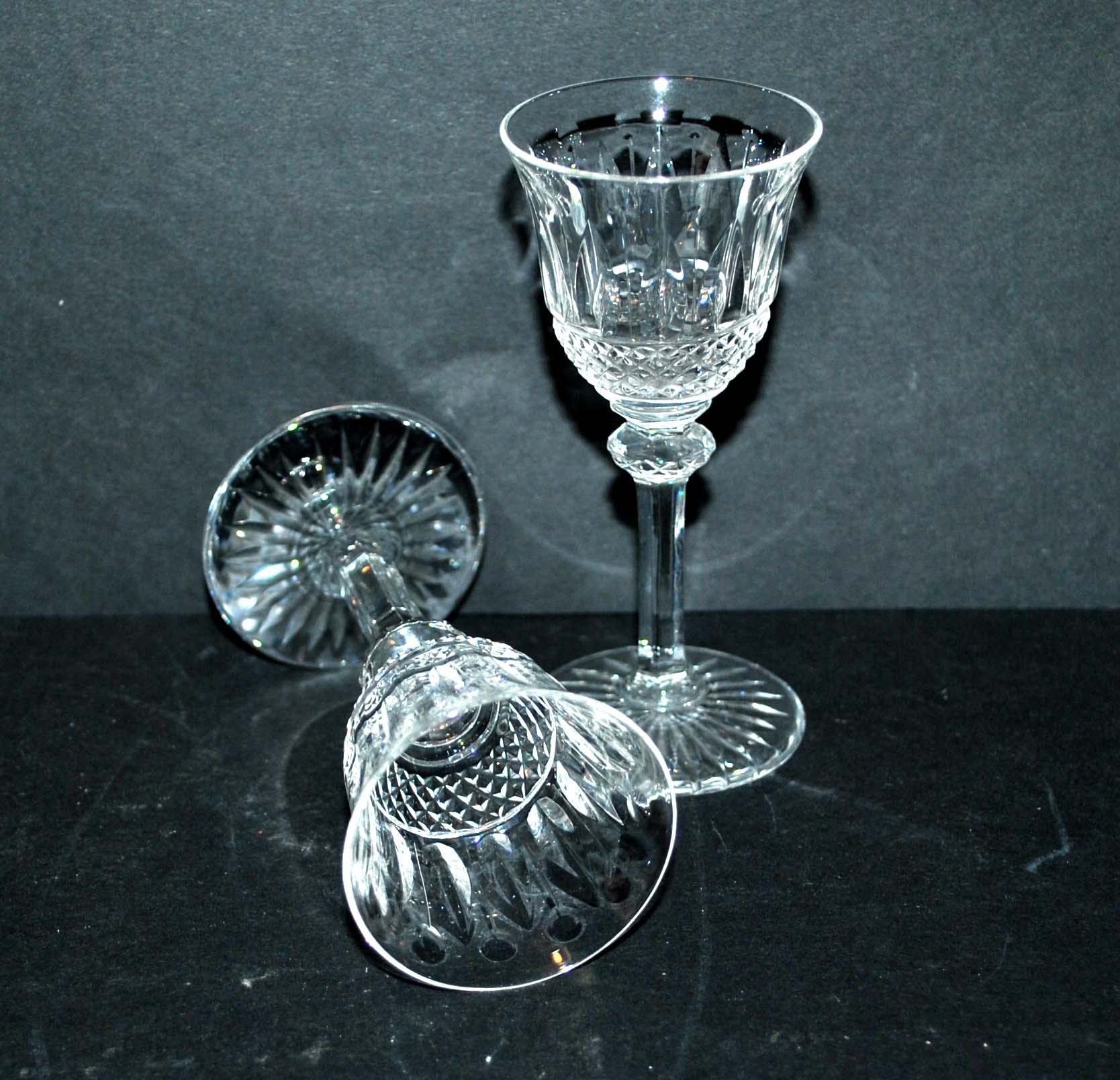 Set of 2 Tommy liqueur glasses in cut crystal of Saint-Louis 9.5cm