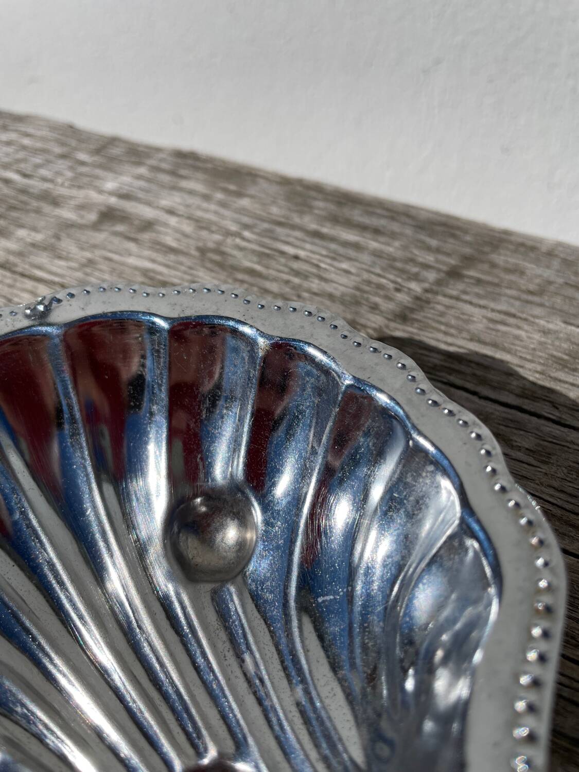 Silver-plated metal shell butter dish