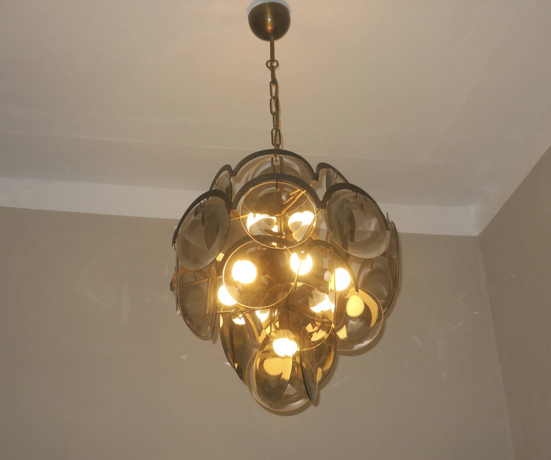 Vistosi chandelier with 28 faceted amber glass discs, Italy 1960s