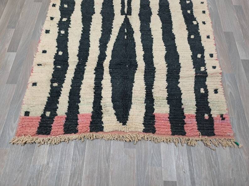 Handmade natural wool rug, size 150 x 250 cm
