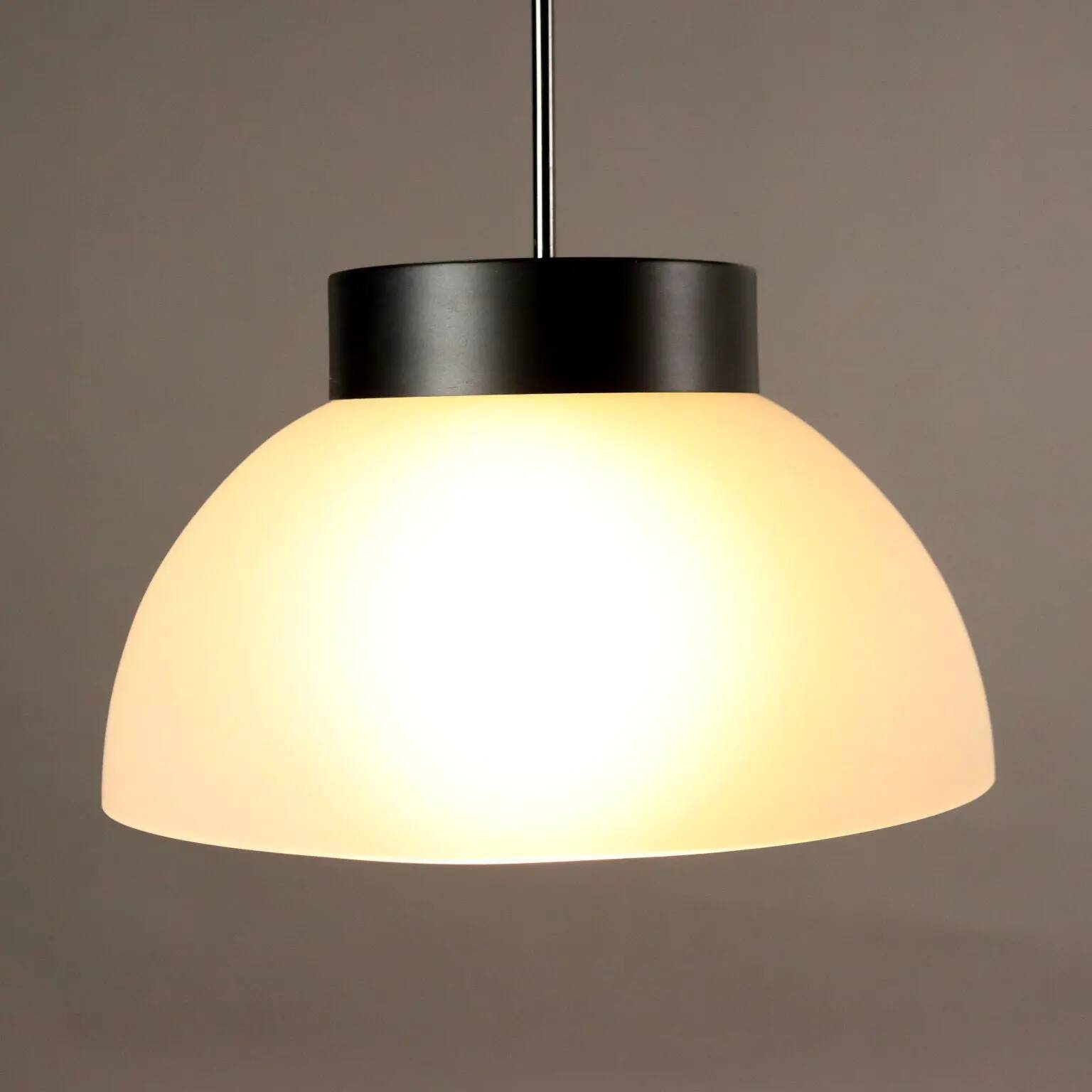 Suspension vintage en aluminium et verre, Italie, années 1970