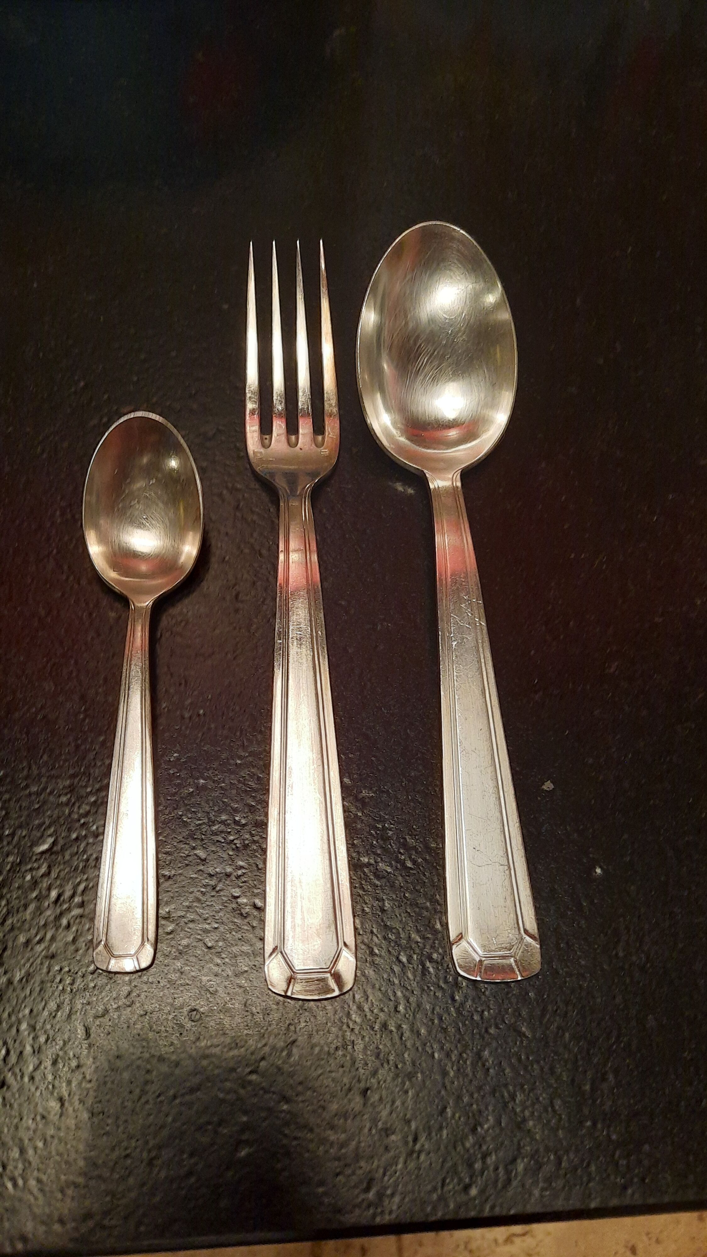 Silver metal cutlery set