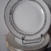 6 dessert plates in opaque porcelain in good condition.