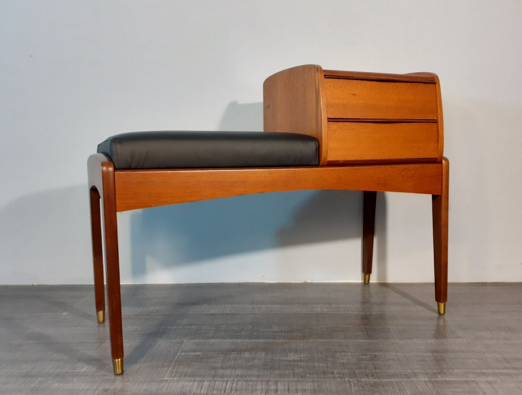 Bench phone 2 drawers in teck and black leather 1970