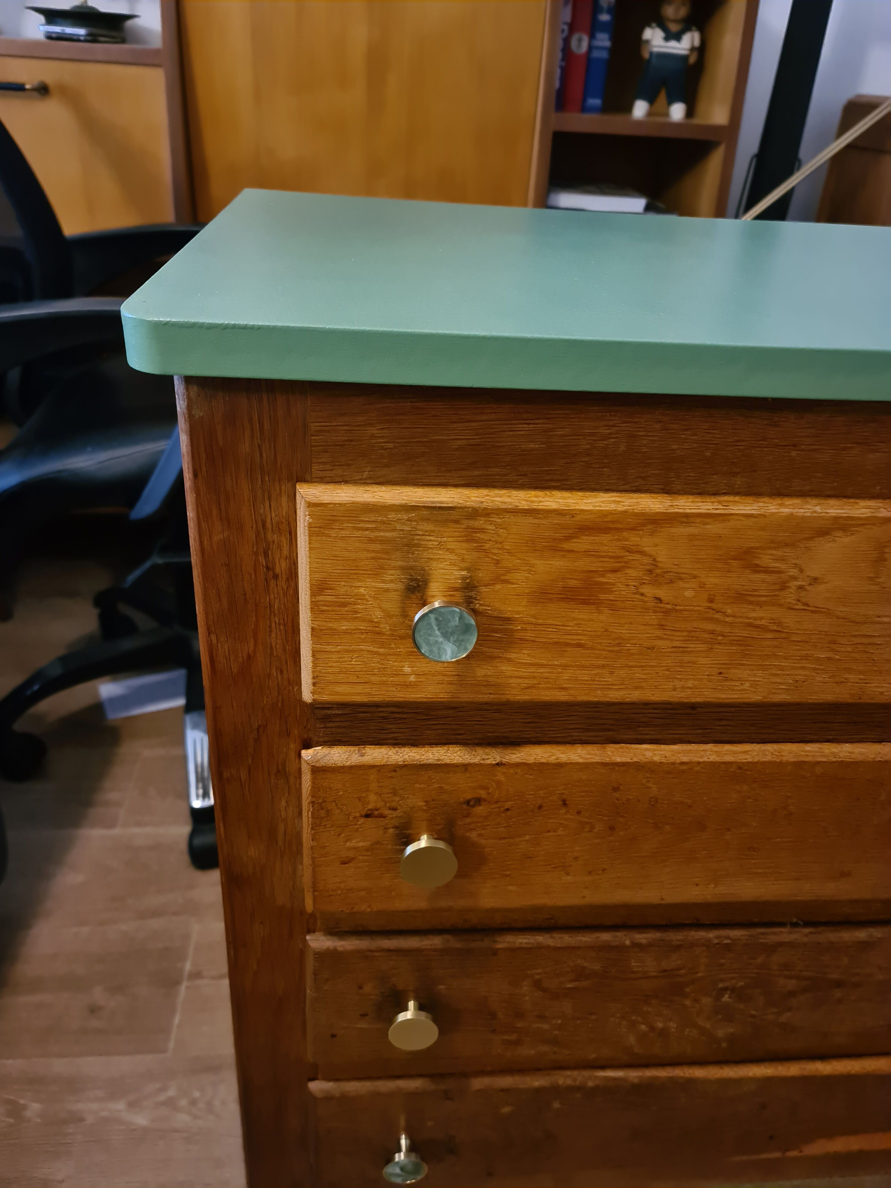 Vintage dresser 1960 foot compass