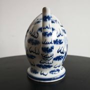 Blue and white porcelain teapot Cadogan, Guangxu period, 19th century.
