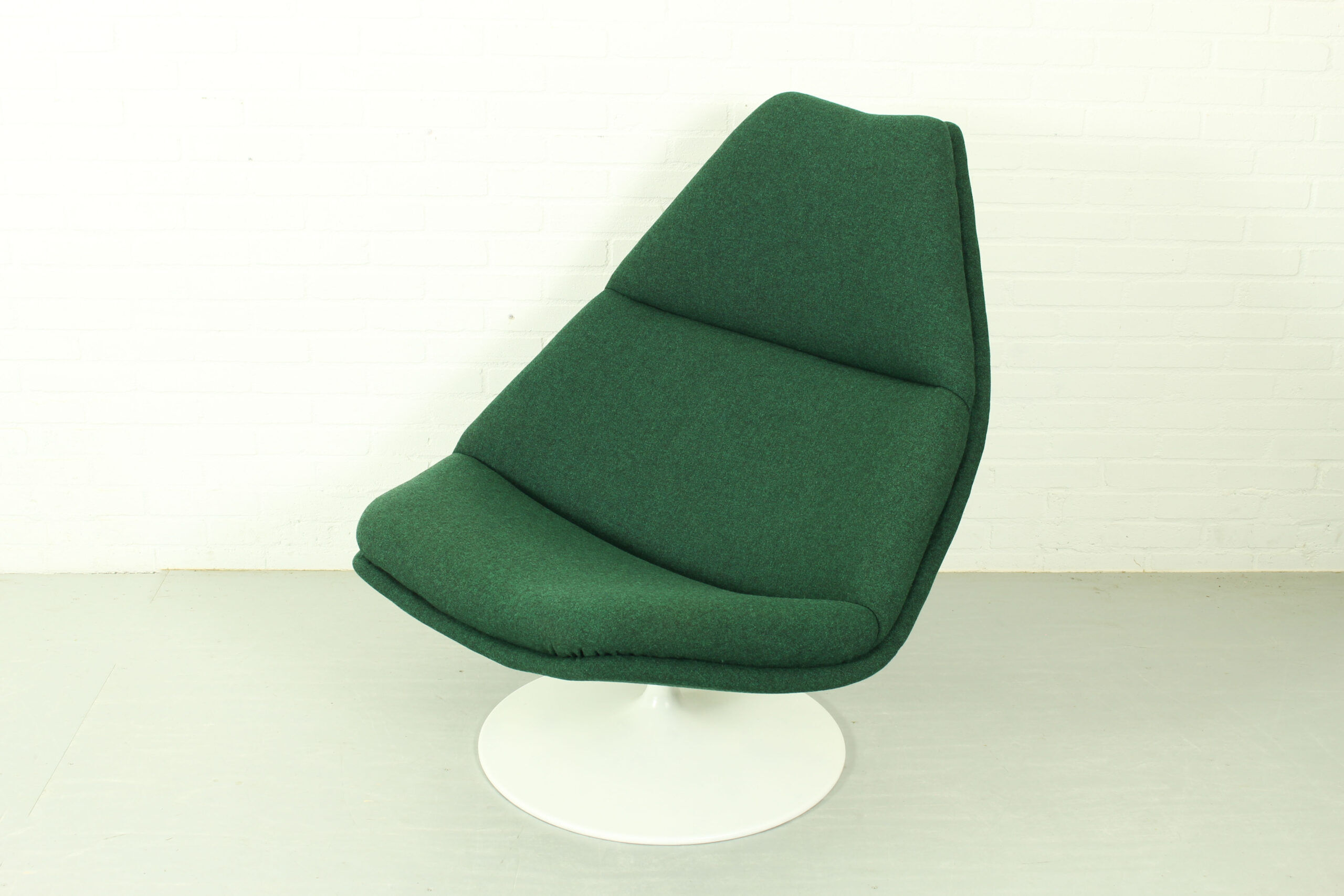 Artifort F510 lounge chair by Geoffrey Harcourt