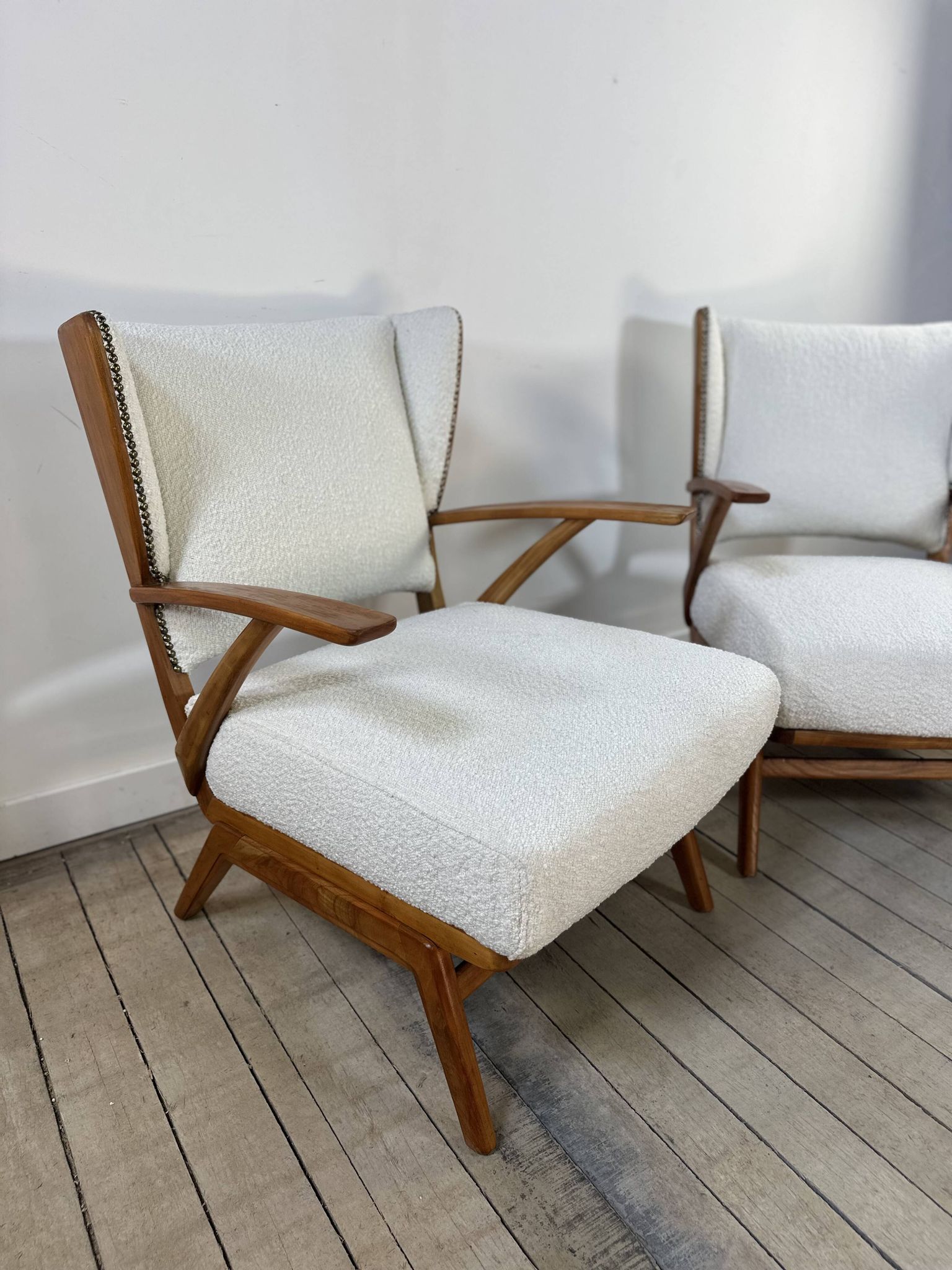 Fauteuils (la paire) bois et tissus bouclés 1950'S