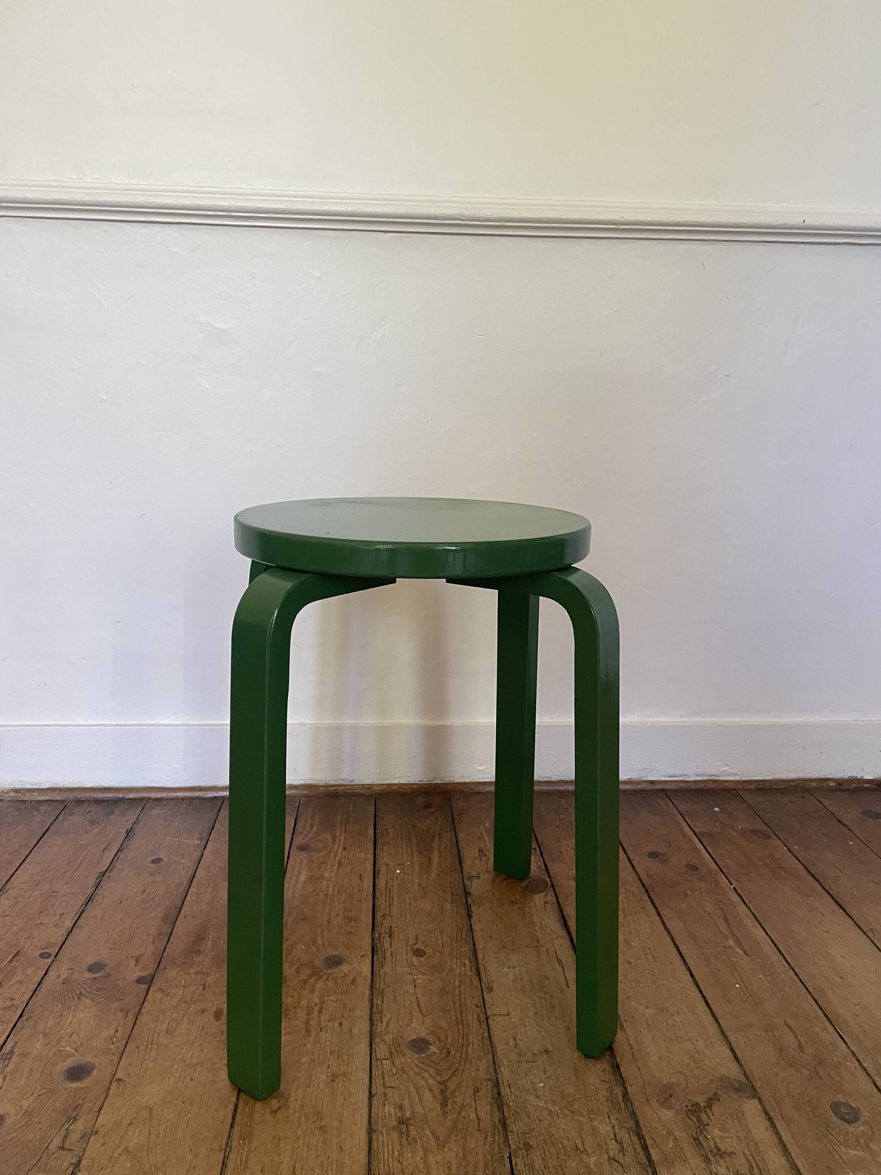 Tabouret Style Alvar Aalto vert