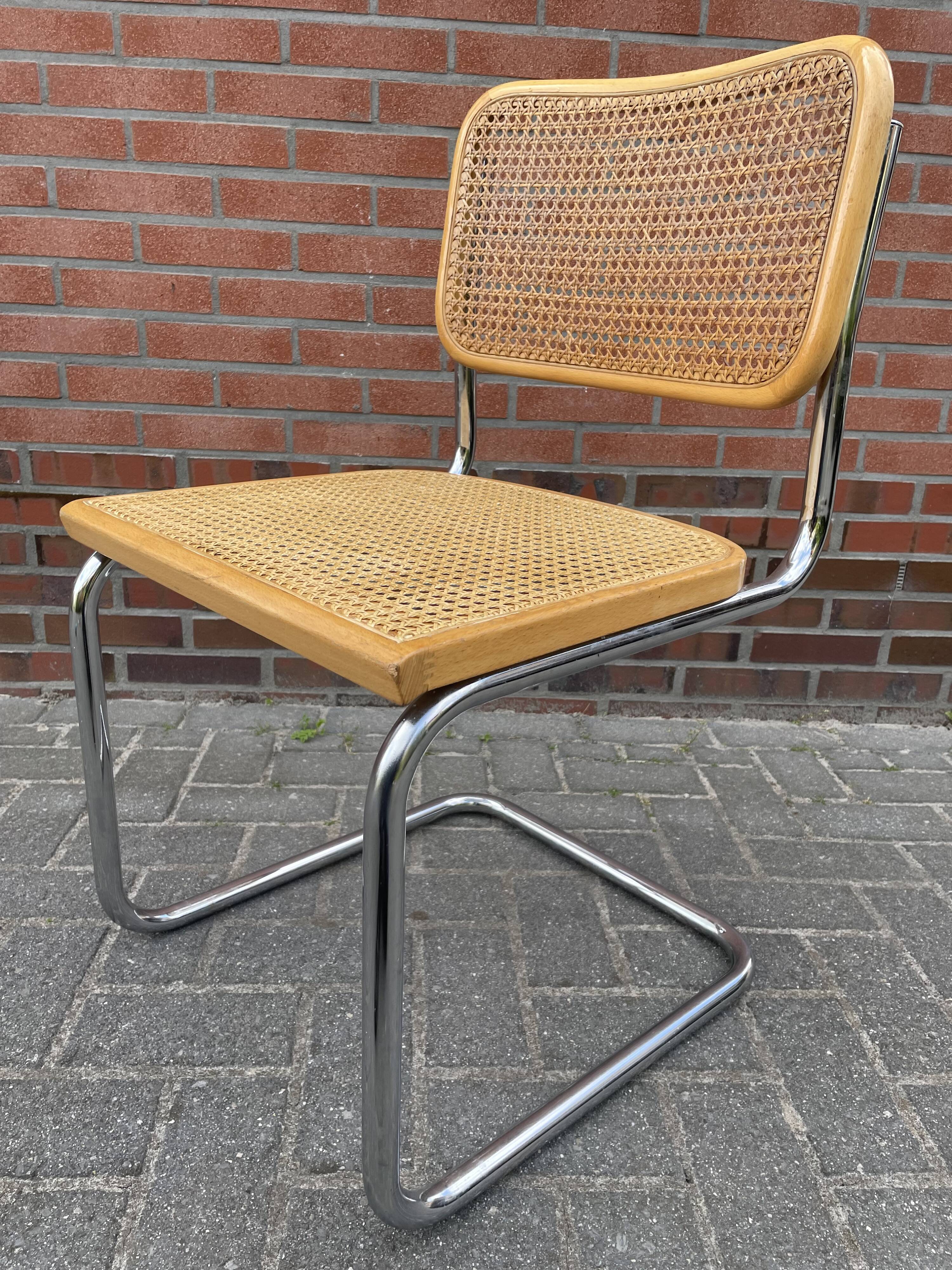Ensemble de 4 Chaises vintage modèle Cesca B32 en chrome et bois