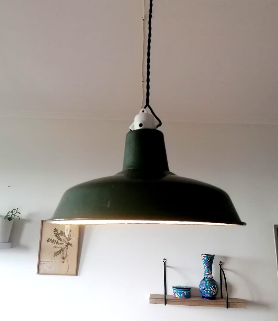 Pair of industrial suspensions in enamelled sheet metal