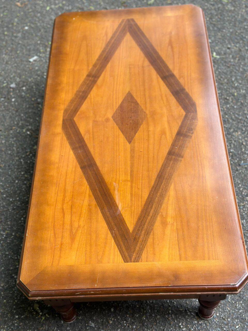 Table basse coloniale en bois massif avec 2 tiroirs