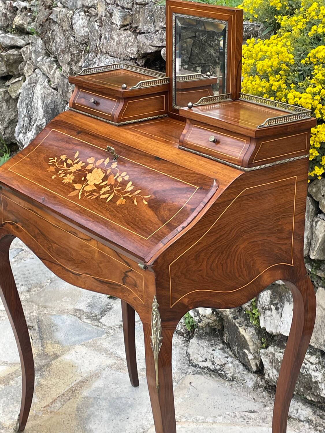 Petit bureau de Dame de style Louis XV époque XIXeme siècle