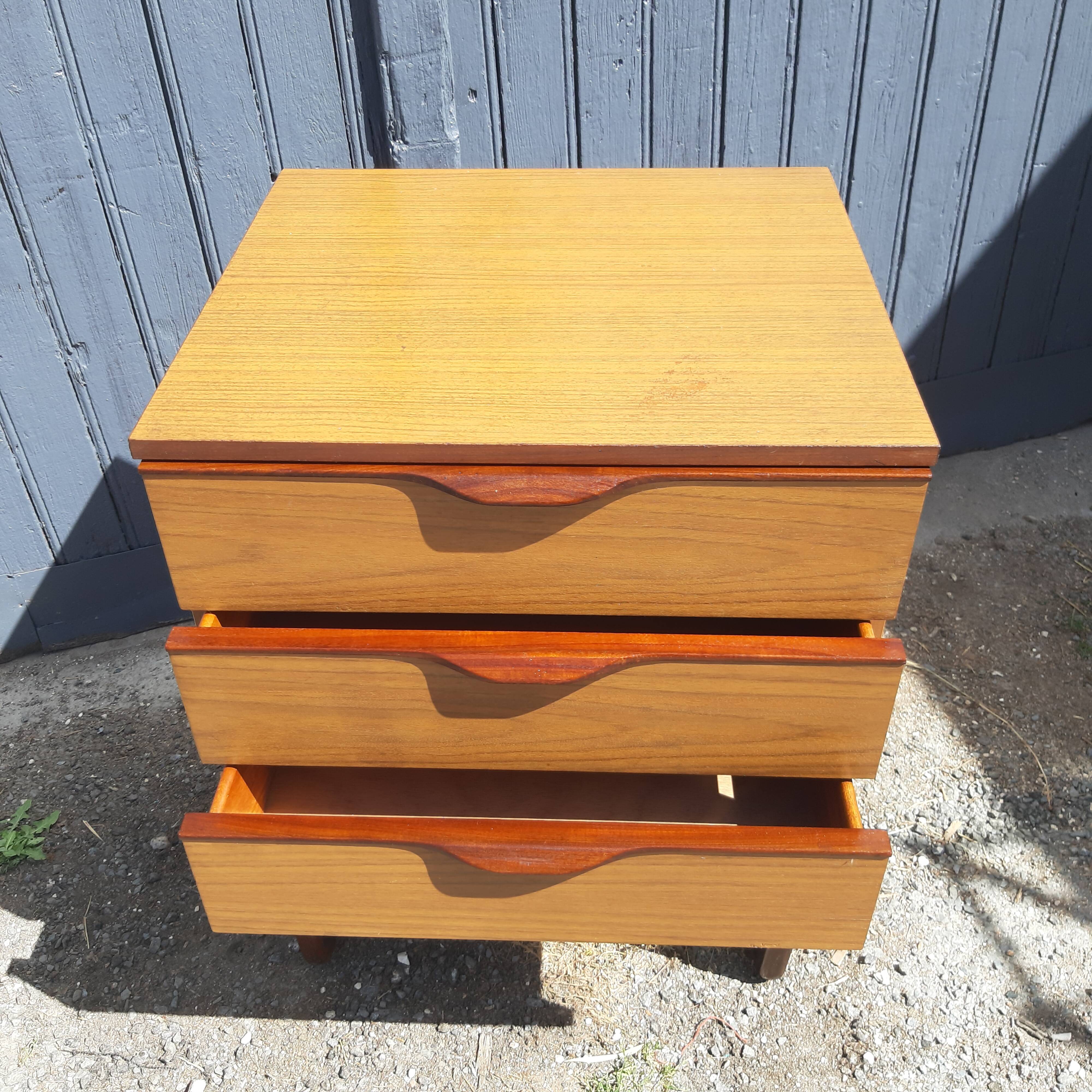 Scandinavian style bedside/chest of drawers, Europa