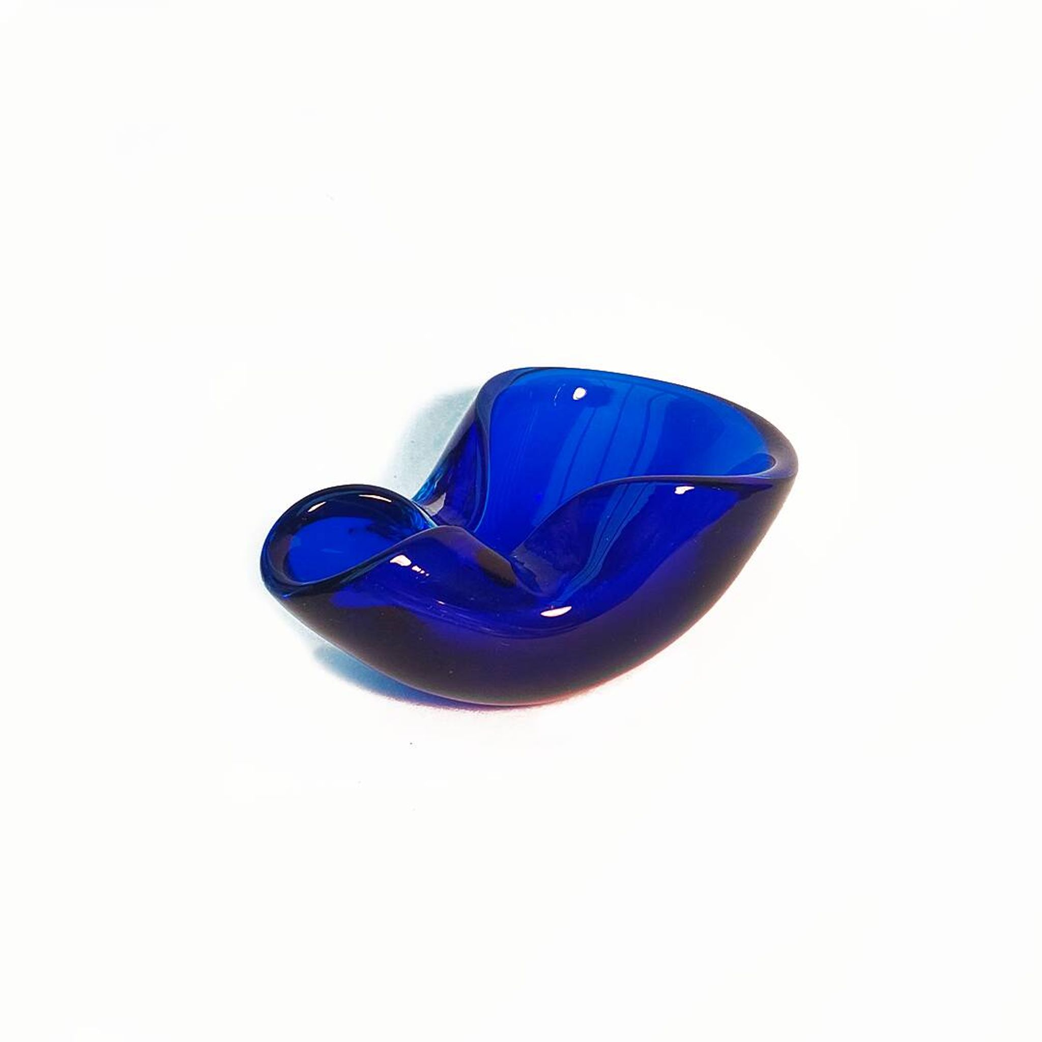Thick glass marine pocket vase from Murano