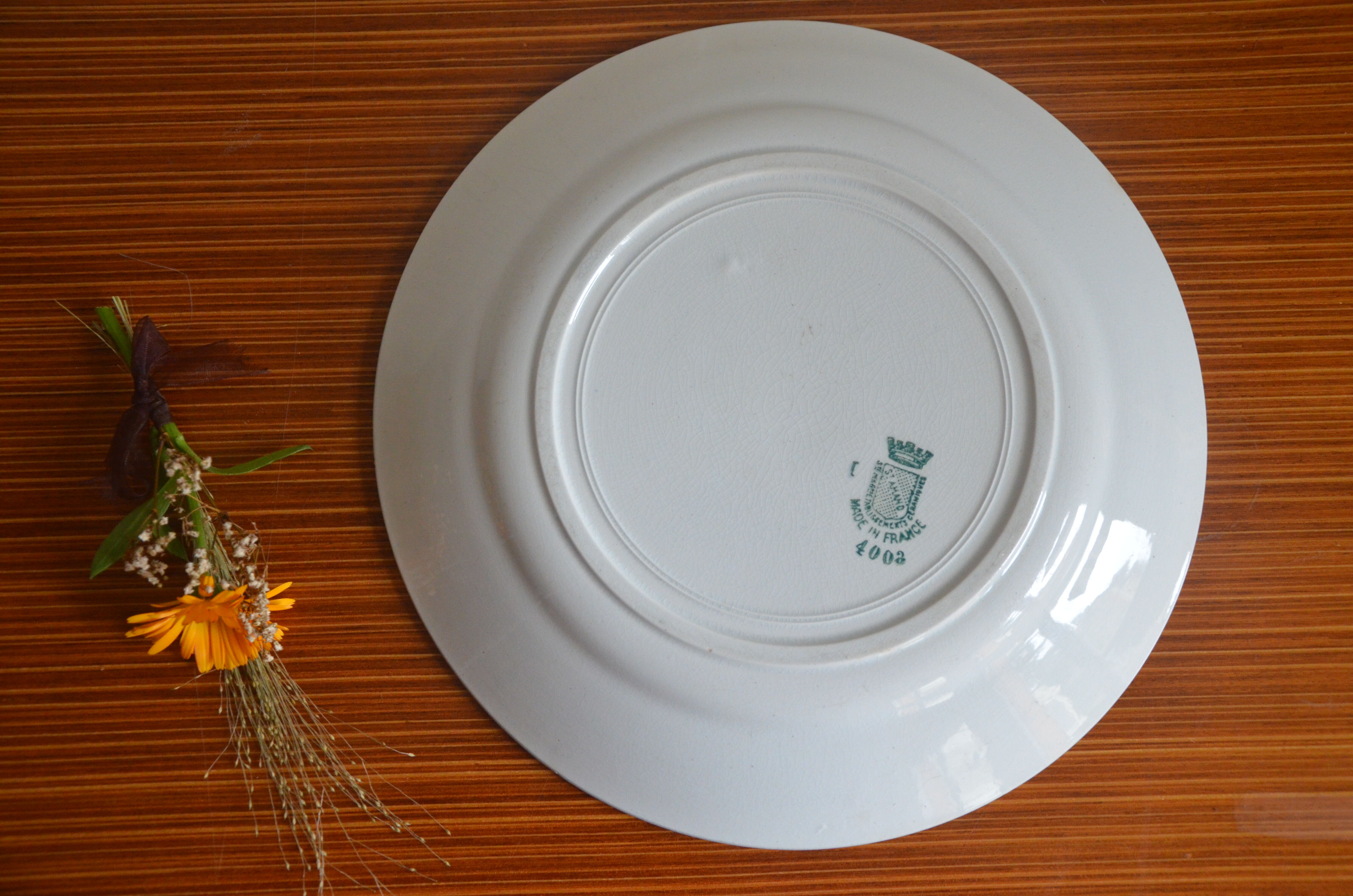 Service Dish Society of Large Ceramics Establishments