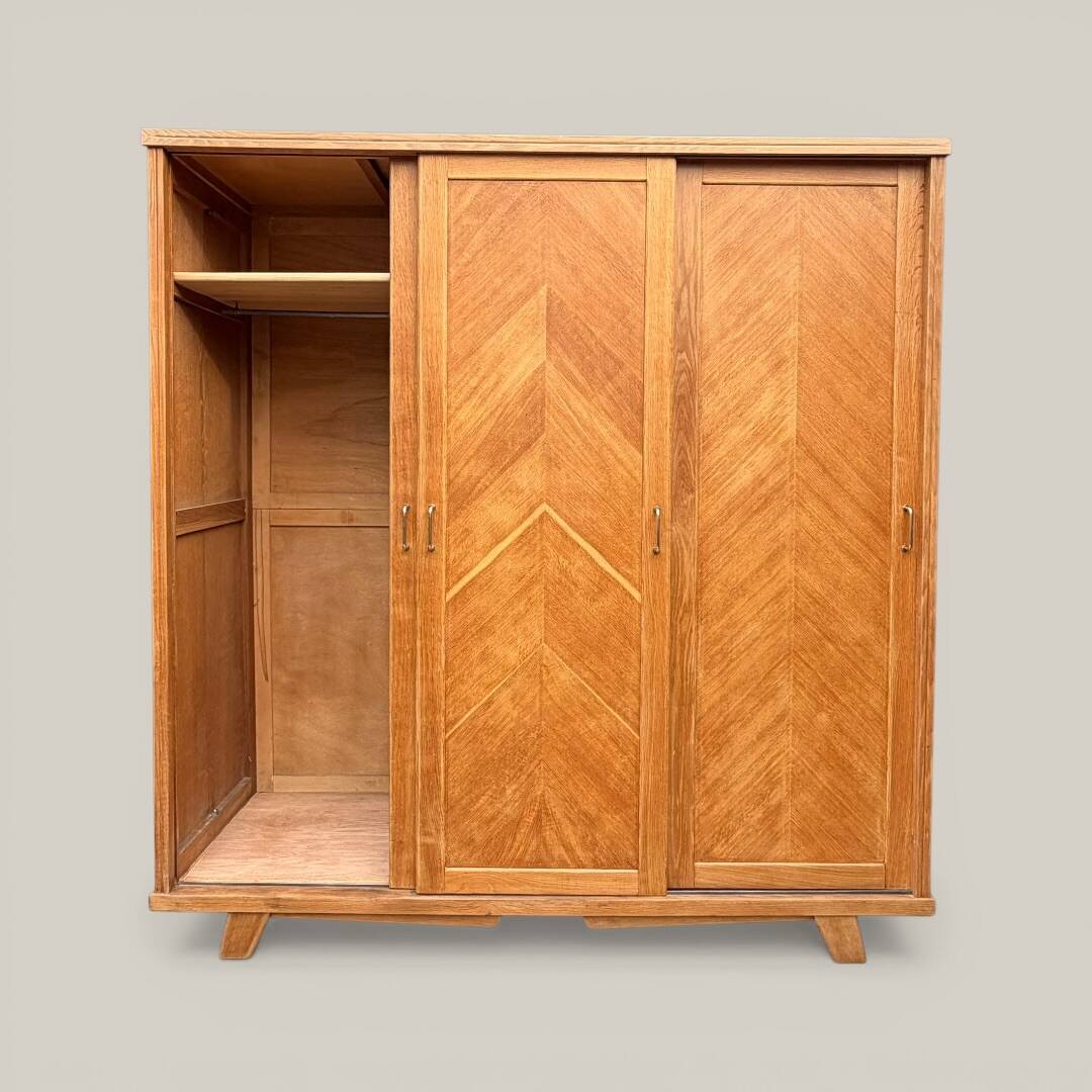 Armoire parisienne penderie porte coulissante chêne brut massif 1960