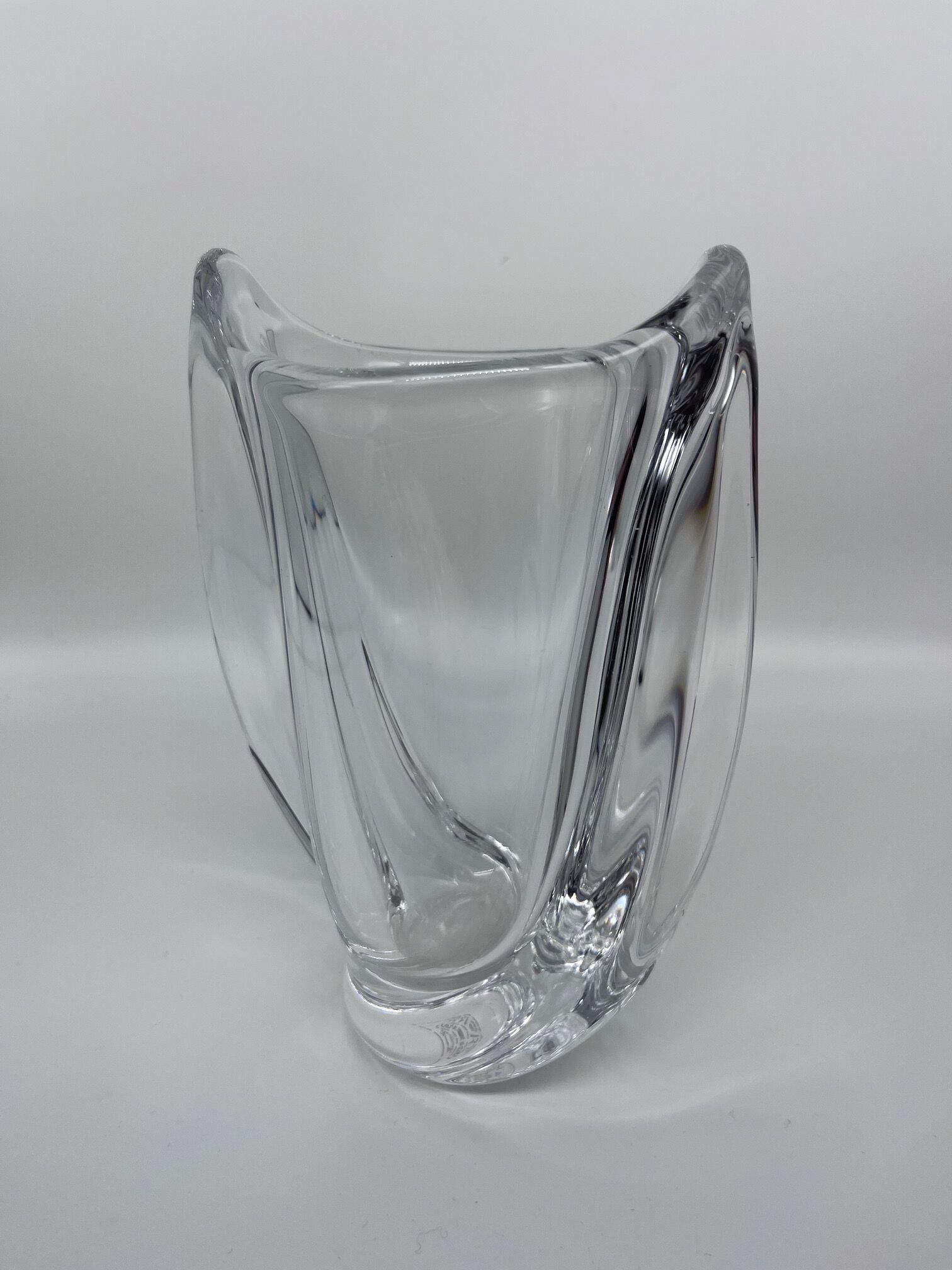 Valve crystal vase