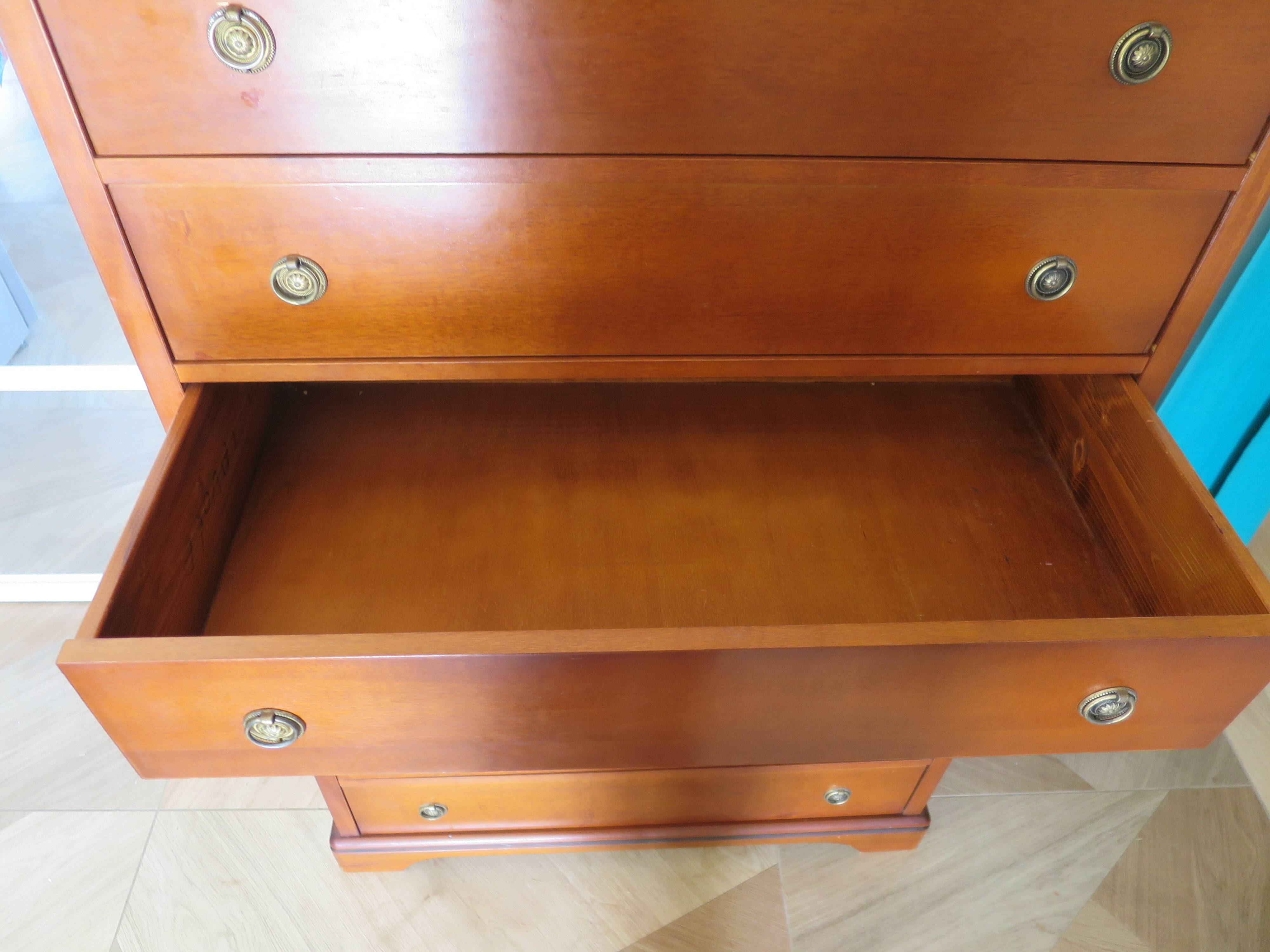 Louis Philippe style chest of drawers in cherry wood