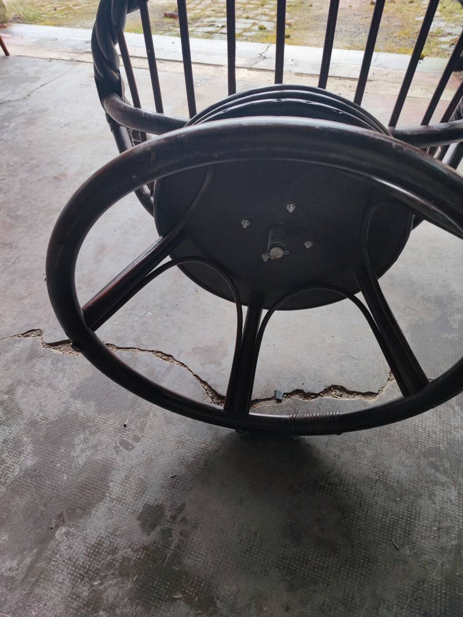 Swivel rattan love seat