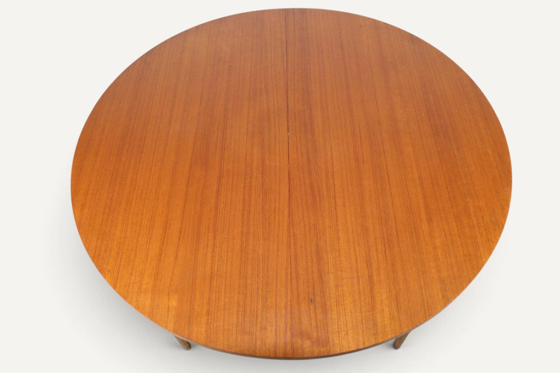 Round extendable dining table in teak – 1960s
