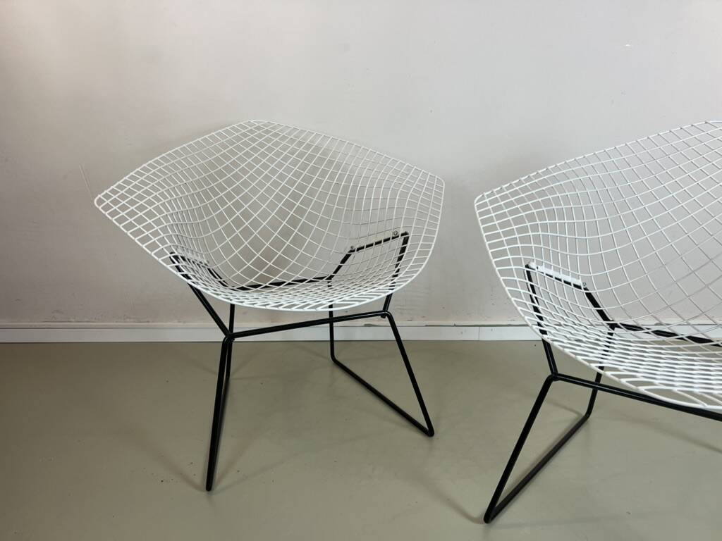 Two Diamond chairs by Harry Bertoia for Knoll mid-century 1970s.