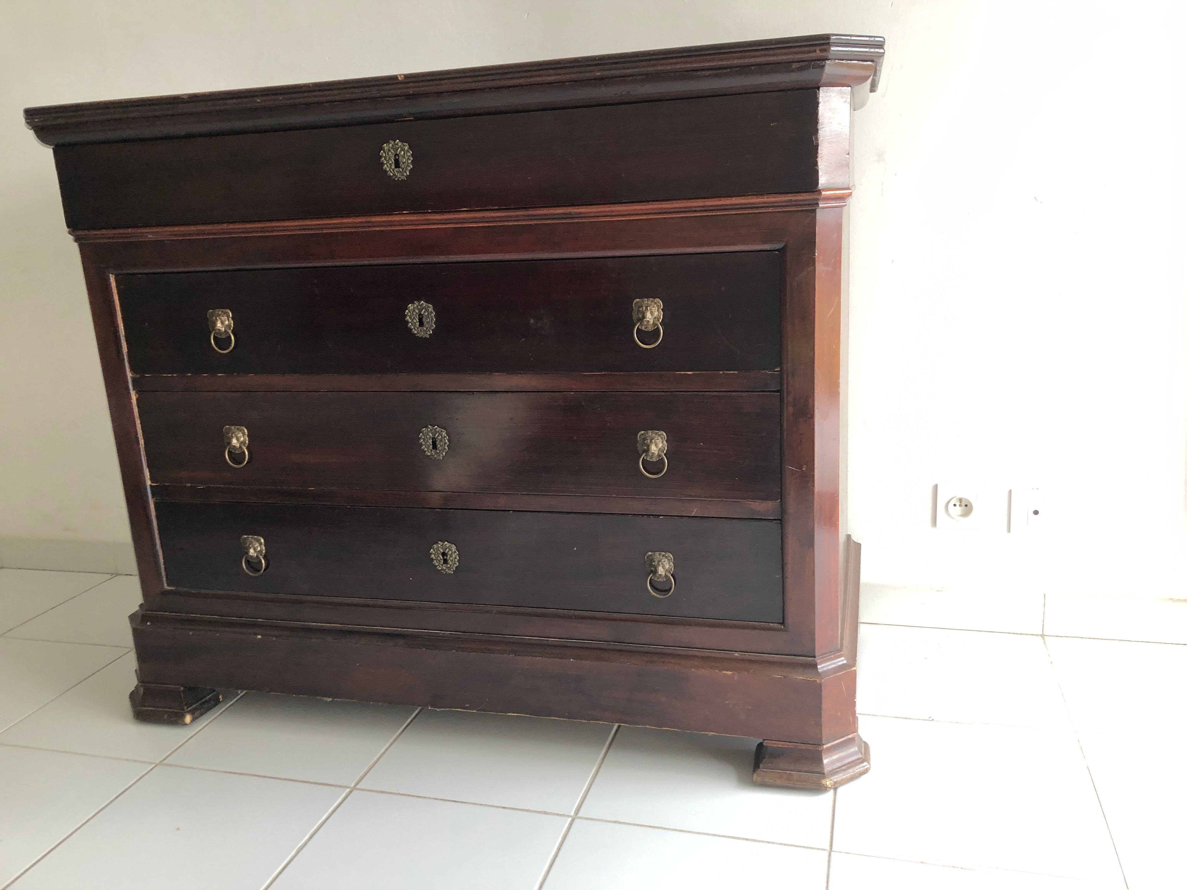 Louis Philippe mahogany chest of drawers
