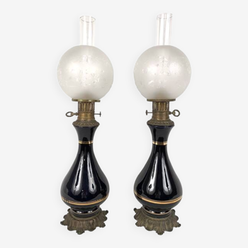 Paire de lampes à pétrole en porcelaine bleu de four, fin XIXe